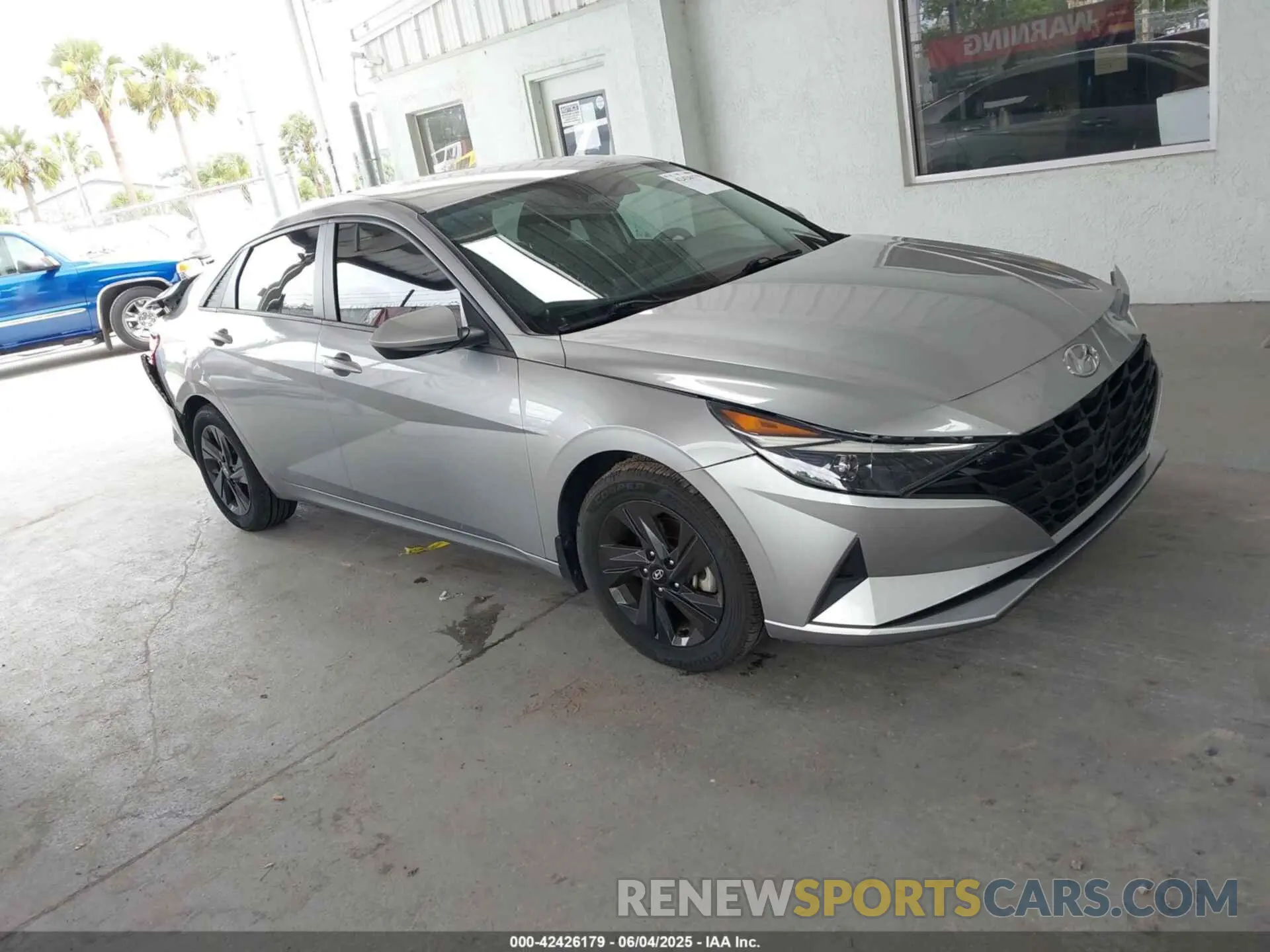 1 Photograph of a damaged car 5NPLM4AG7NH060954 HYUNDAI ELANTRA 2022