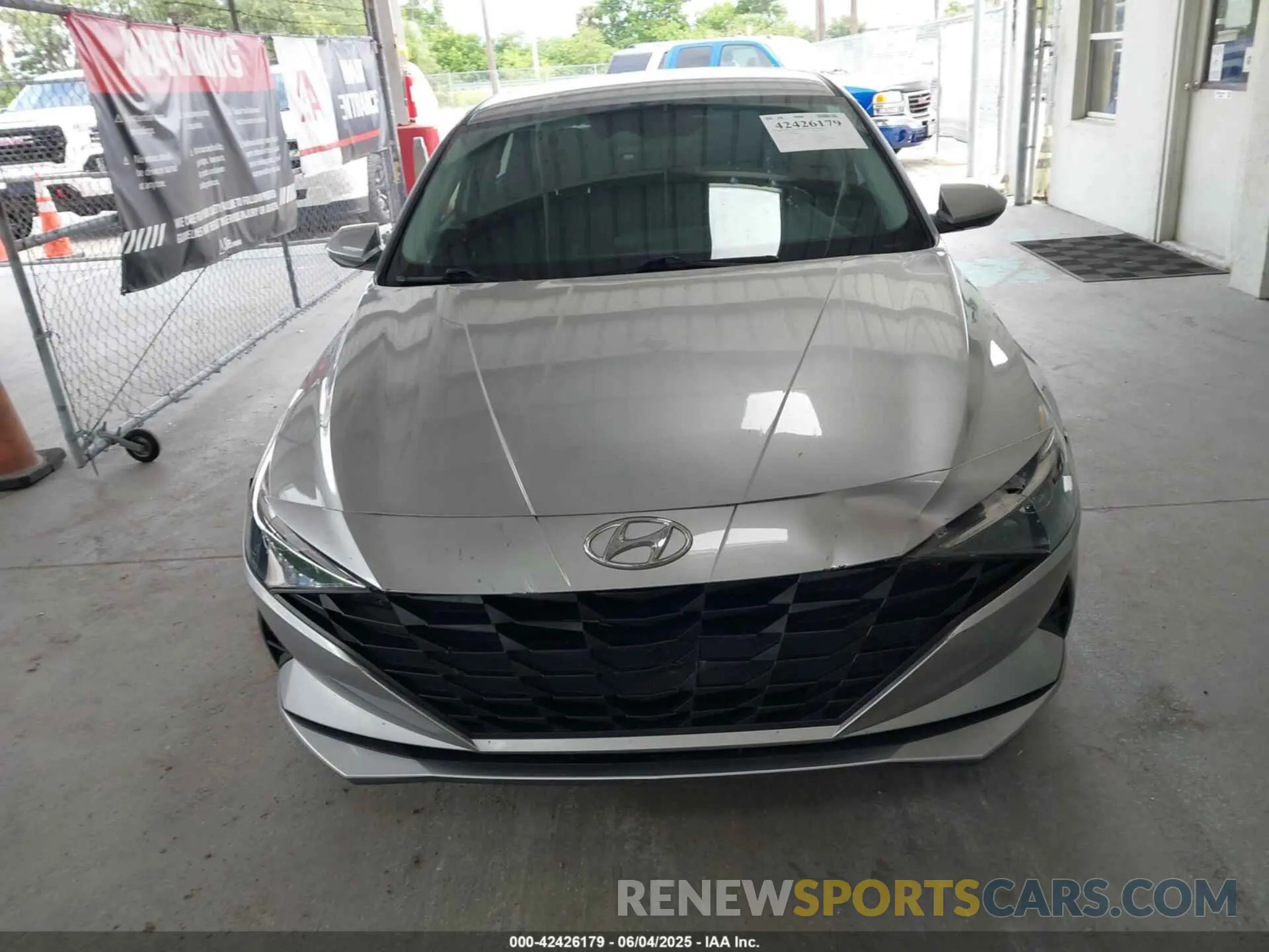 12 Photograph of a damaged car 5NPLM4AG7NH060954 HYUNDAI ELANTRA 2022