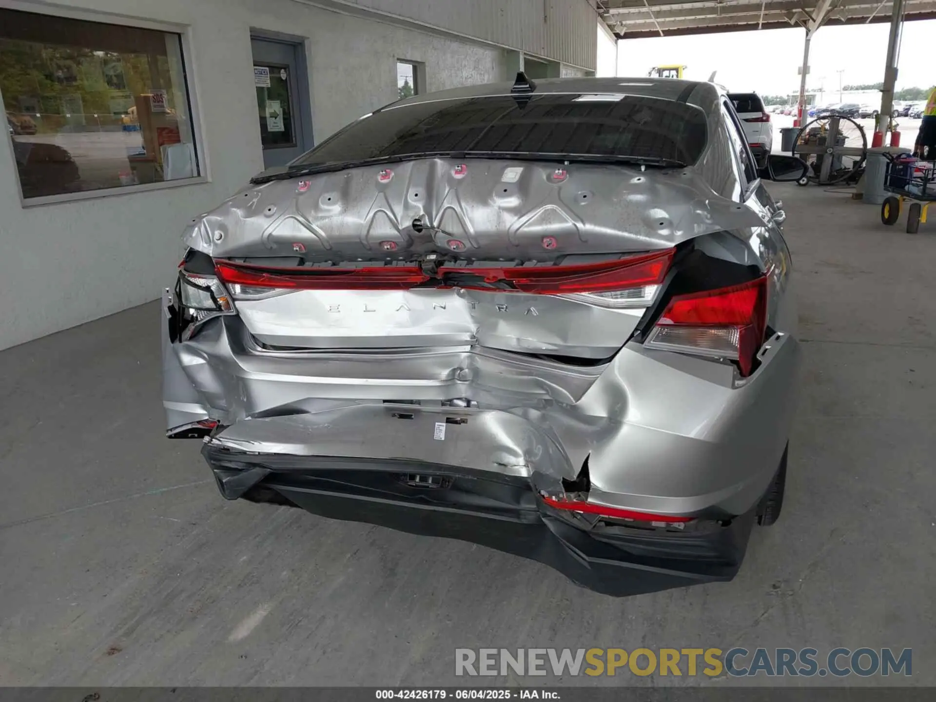 16 Photograph of a damaged car 5NPLM4AG7NH060954 HYUNDAI ELANTRA 2022