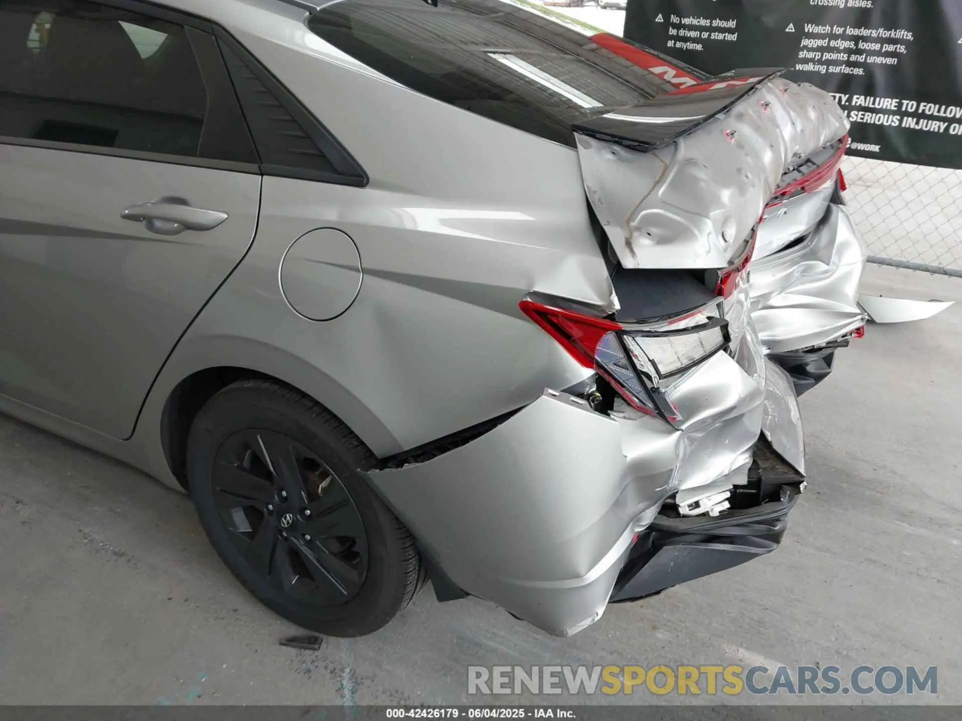 6 Photograph of a damaged car 5NPLM4AG7NH060954 HYUNDAI ELANTRA 2022