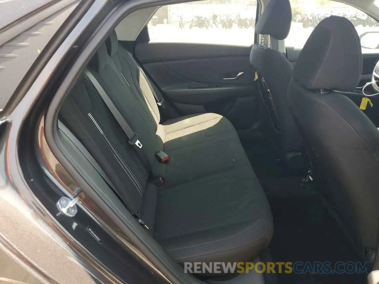 10 Photograph of a damaged car 5NPLM4AG8NH078072 HYUNDAI ELANTRA 2022