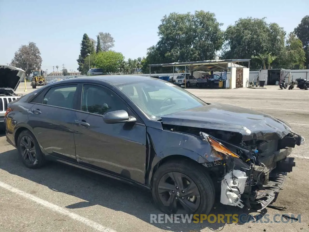 4 Photograph of a damaged car 5NPLM4AG8NH078072 HYUNDAI ELANTRA 2022