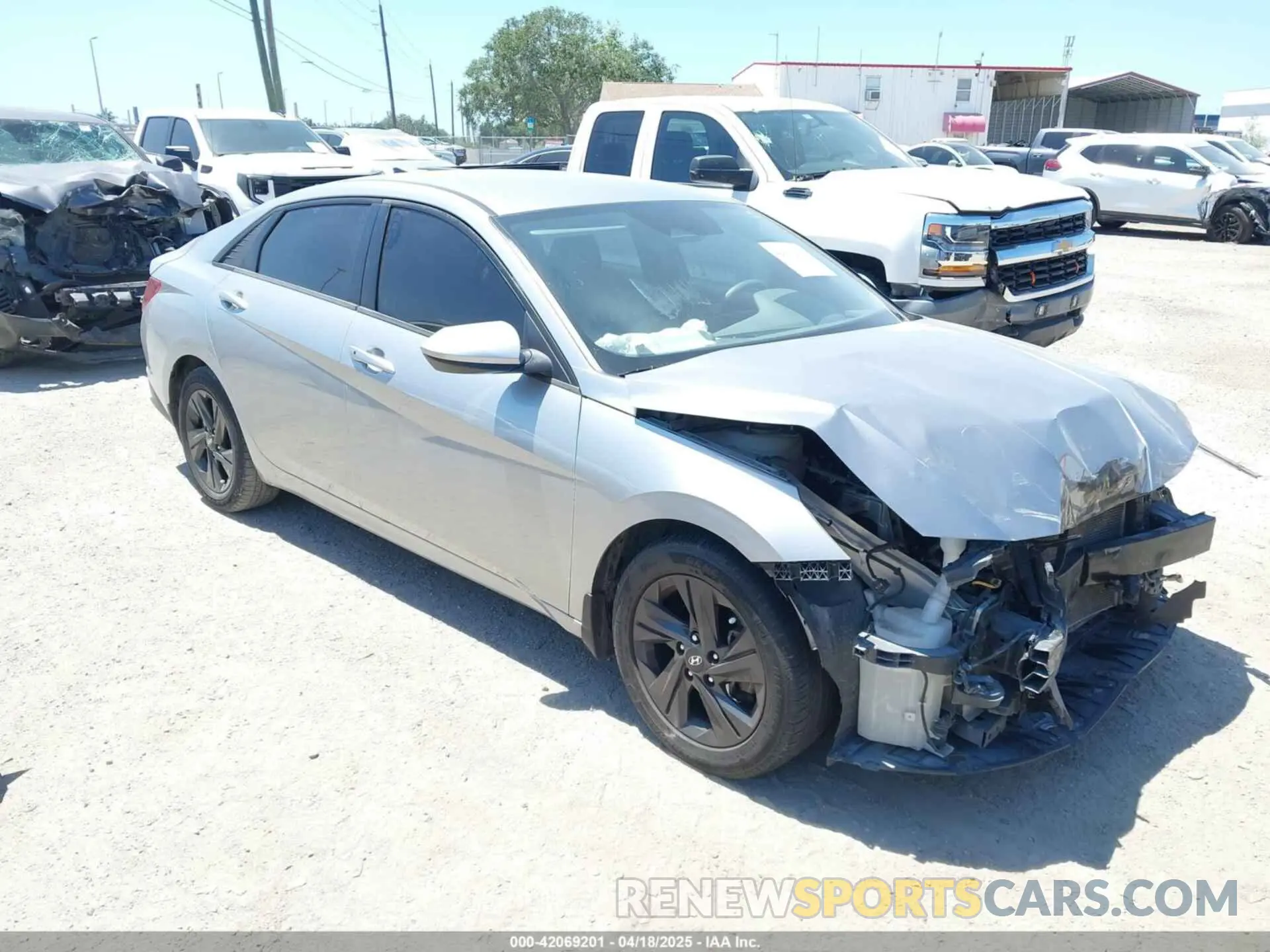 1 Photograph of a damaged car 5NPLM4AG8NH081957 HYUNDAI ELANTRA 2022