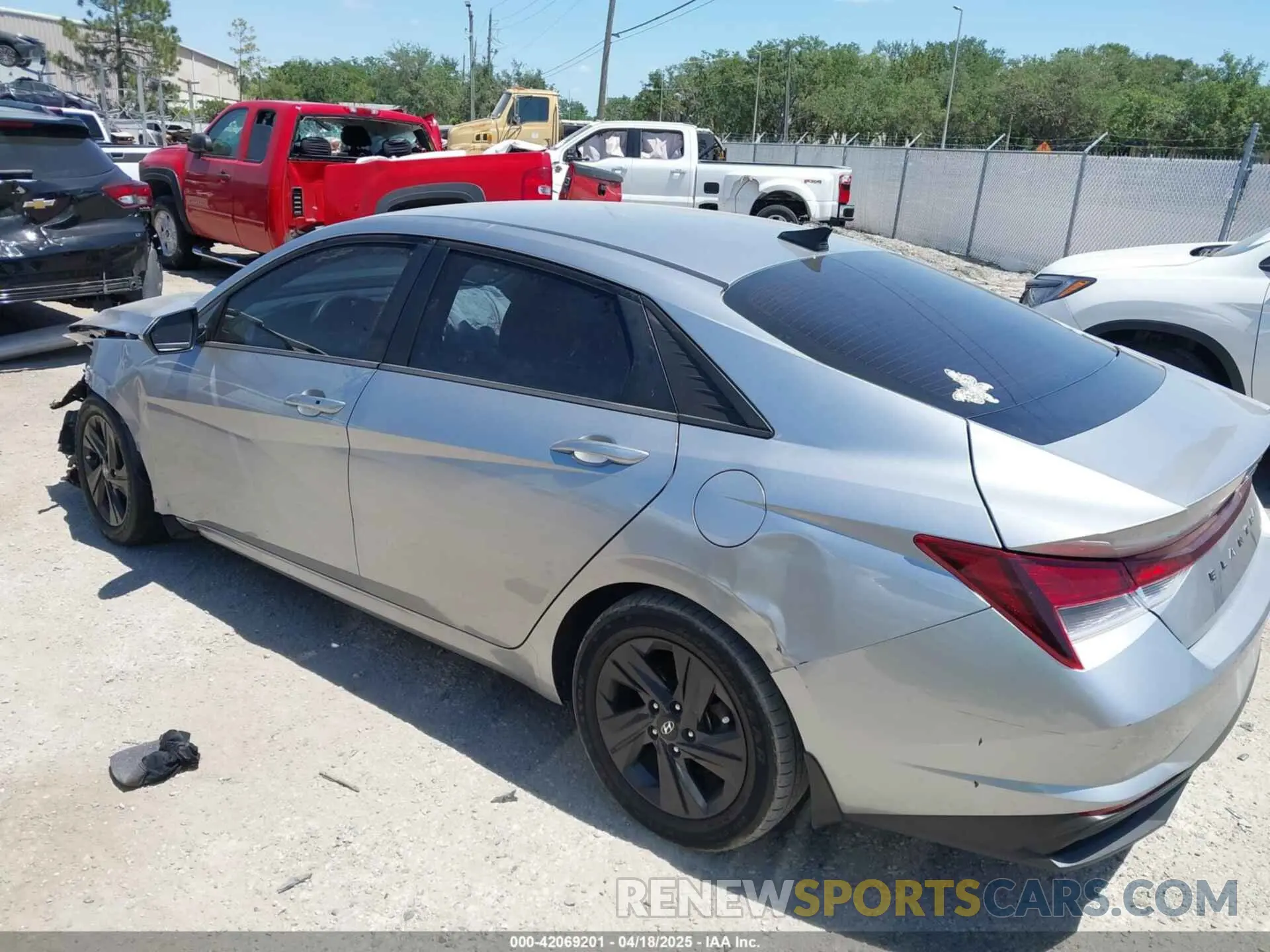 14 Photograph of a damaged car 5NPLM4AG8NH081957 HYUNDAI ELANTRA 2022