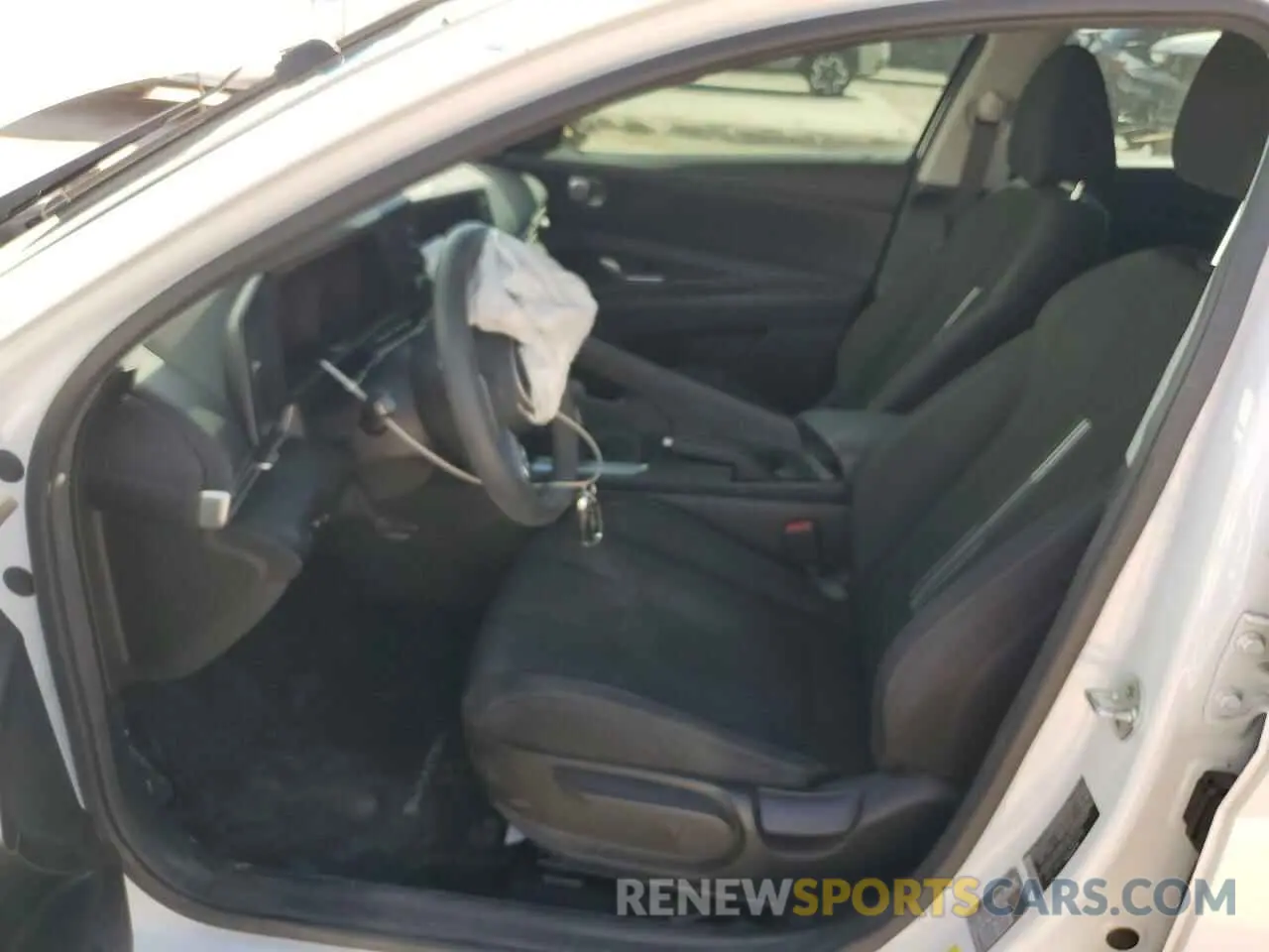 7 Photograph of a damaged car 5NPLM4AG9NH065850 HYUNDAI ELANTRA 2022