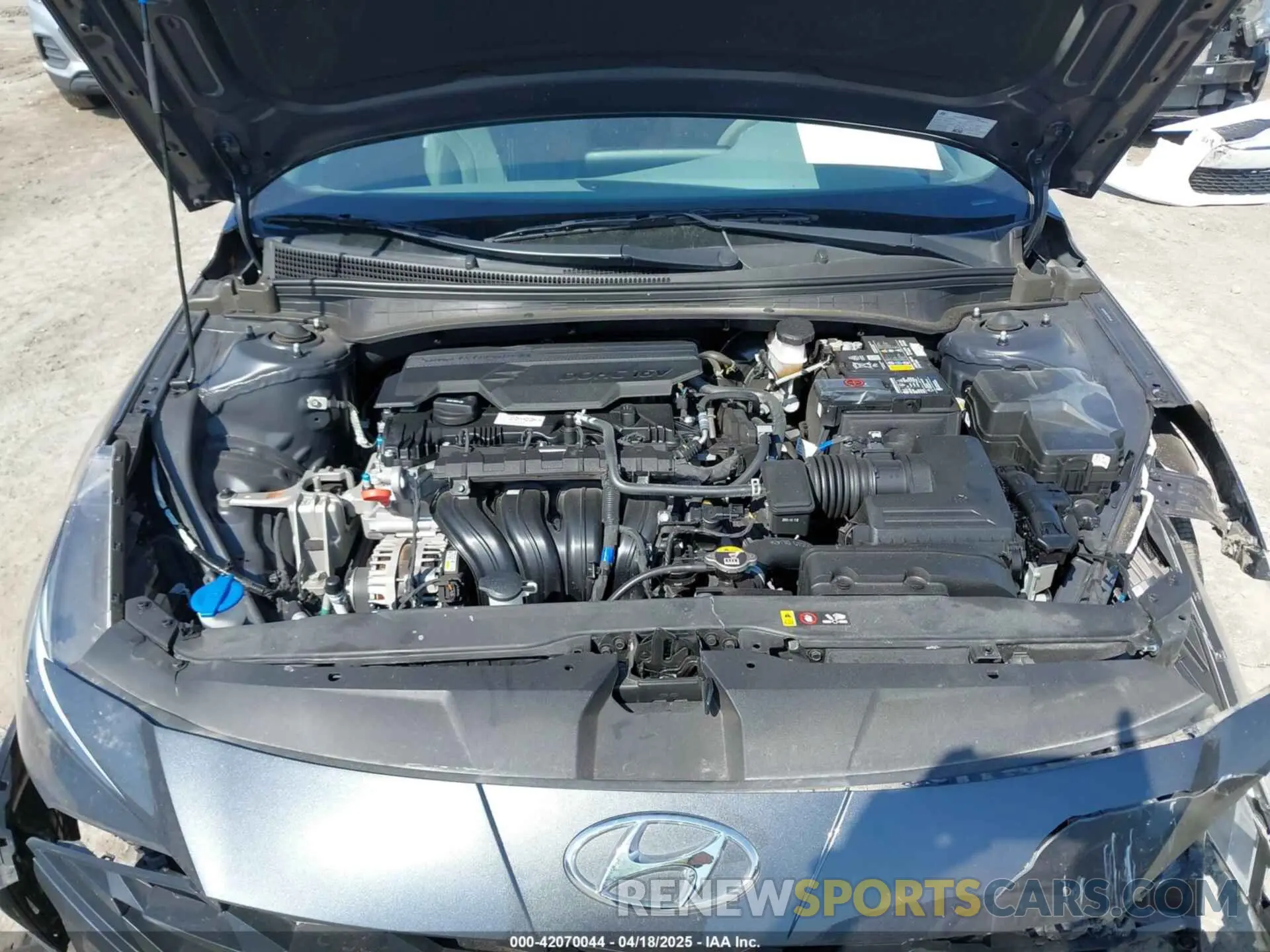10 Photograph of a damaged car 5NPLM4AGXNH065808 HYUNDAI ELANTRA 2022