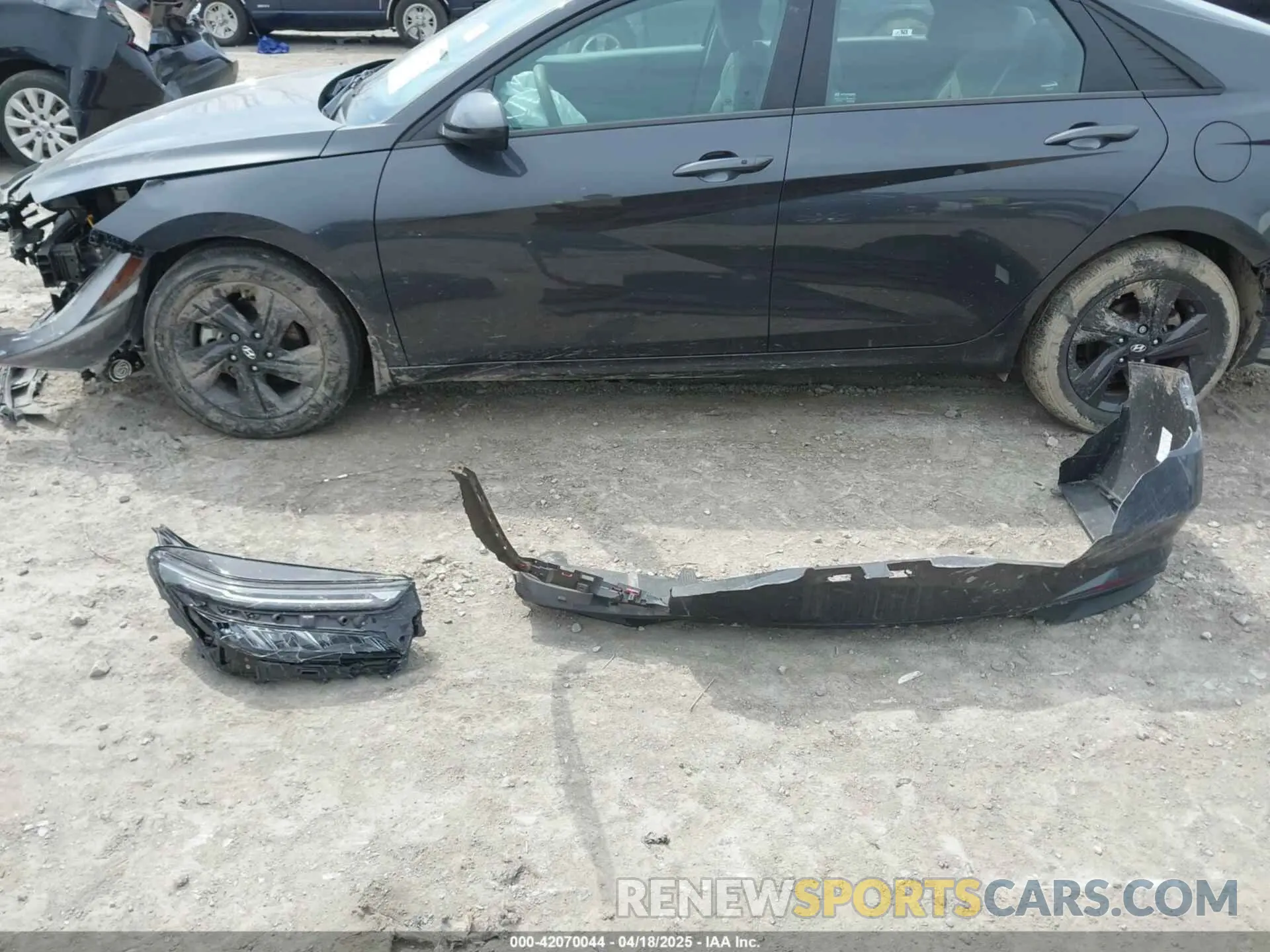 12 Photograph of a damaged car 5NPLM4AGXNH065808 HYUNDAI ELANTRA 2022