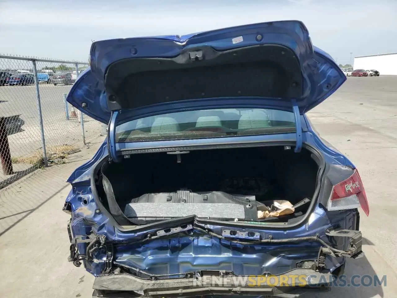 6 Photograph of a damaged car 5NPLM4AGXNH077442 HYUNDAI ELANTRA 2022