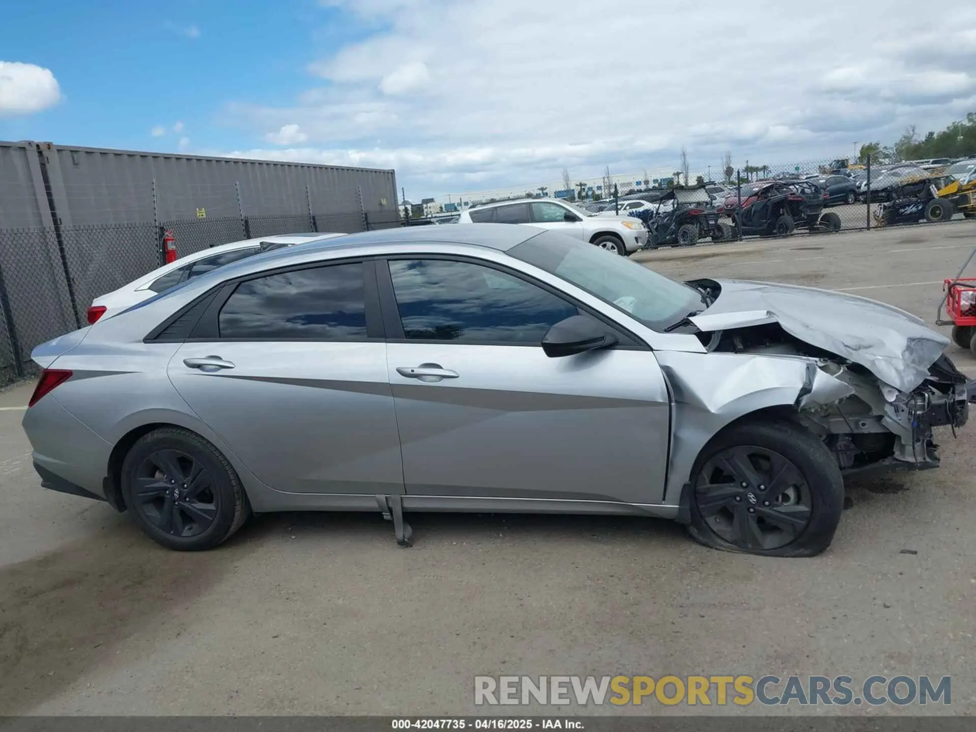 13 Photograph of a damaged car 5NPLM4AGXNH081118 HYUNDAI ELANTRA 2022