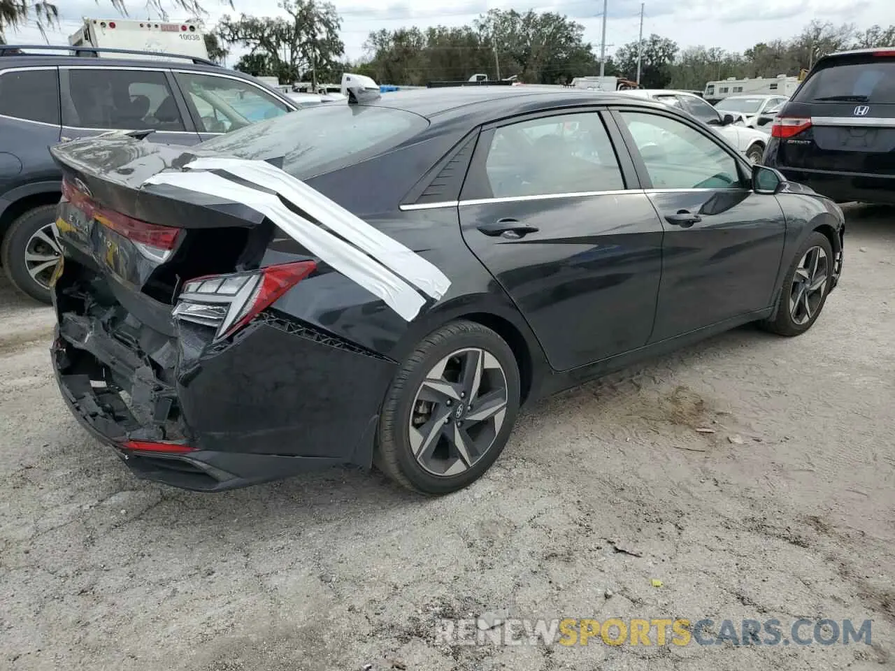 3 Photograph of a damaged car 5NPLN4AG0NH082923 HYUNDAI ELANTRA 2022