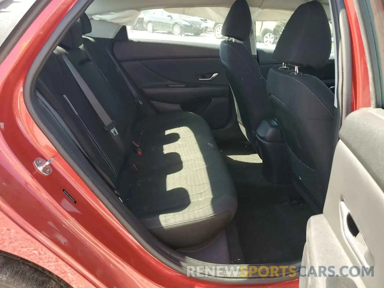 10 Photograph of a damaged car 5NPLN4AG1NH058369 HYUNDAI ELANTRA 2022
