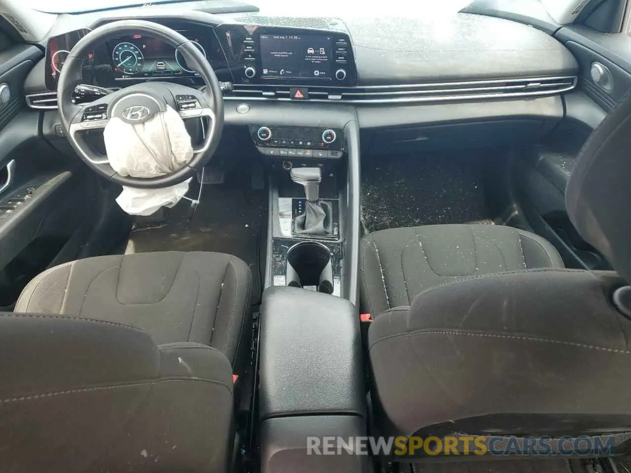8 Photograph of a damaged car 5NPLN4AG1NH058369 HYUNDAI ELANTRA 2022