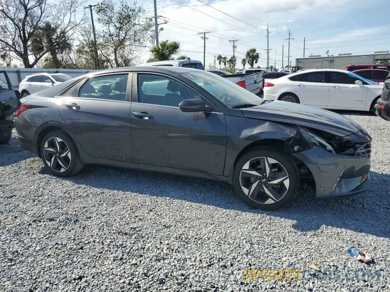 4 Photograph of a damaged car 5NPLN4AG4NH058950 HYUNDAI ELANTRA 2022