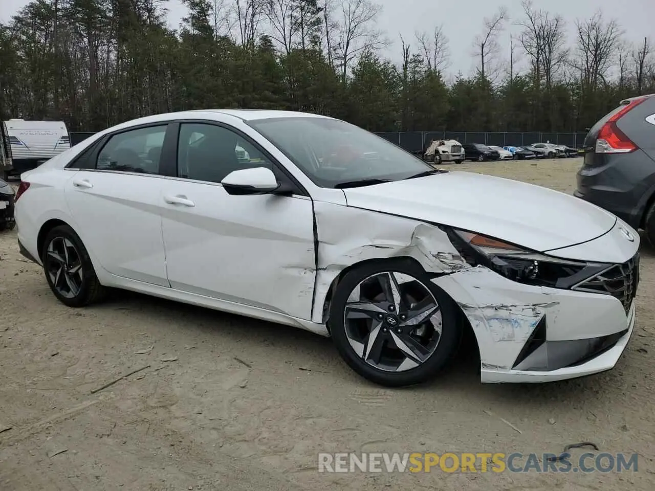 4 Photograph of a damaged car 5NPLN4AG5NH062960 HYUNDAI ELANTRA 2022