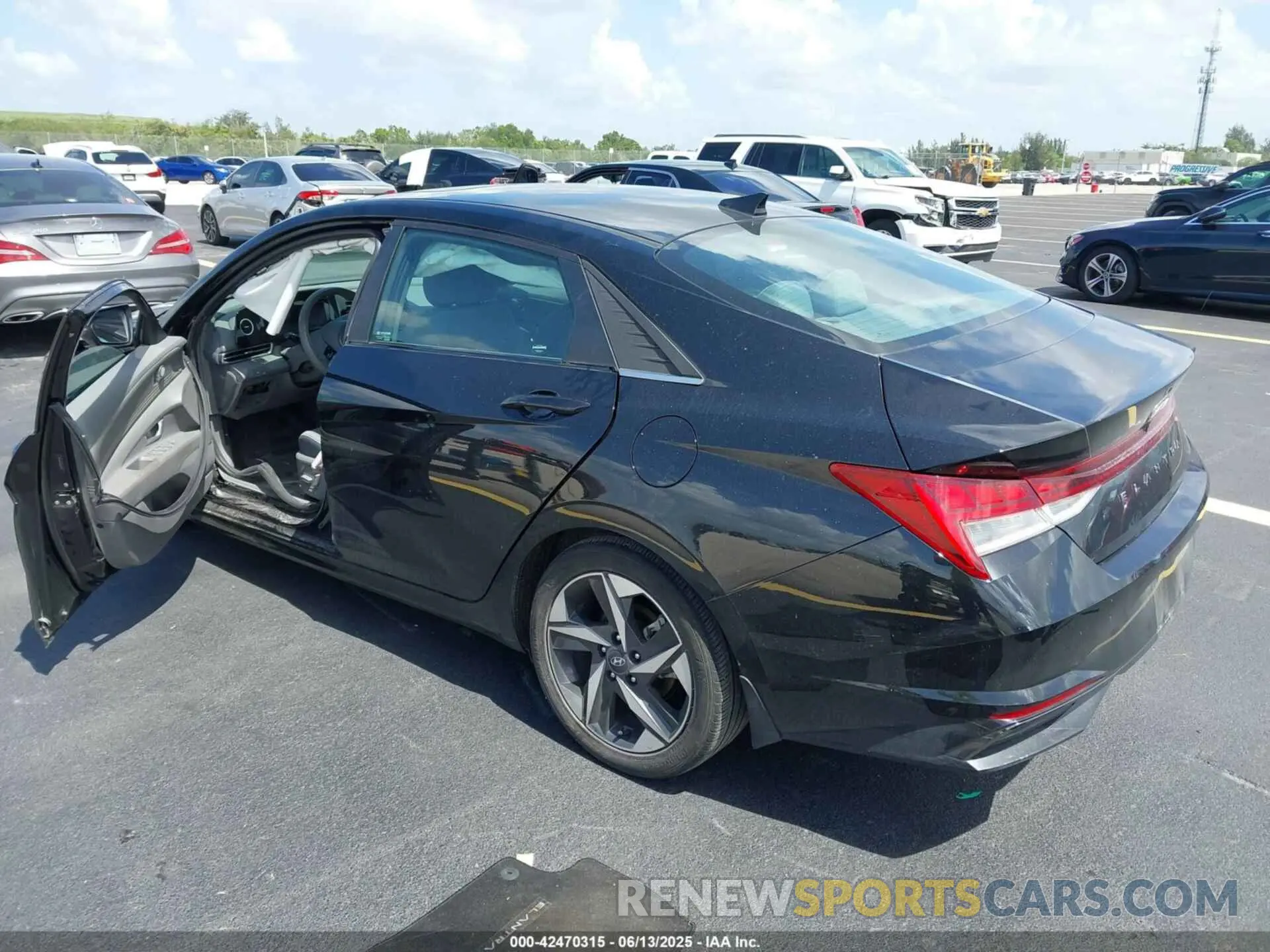 3 Photograph of a damaged car 5NPLN4AG5NH073313 HYUNDAI ELANTRA 2022