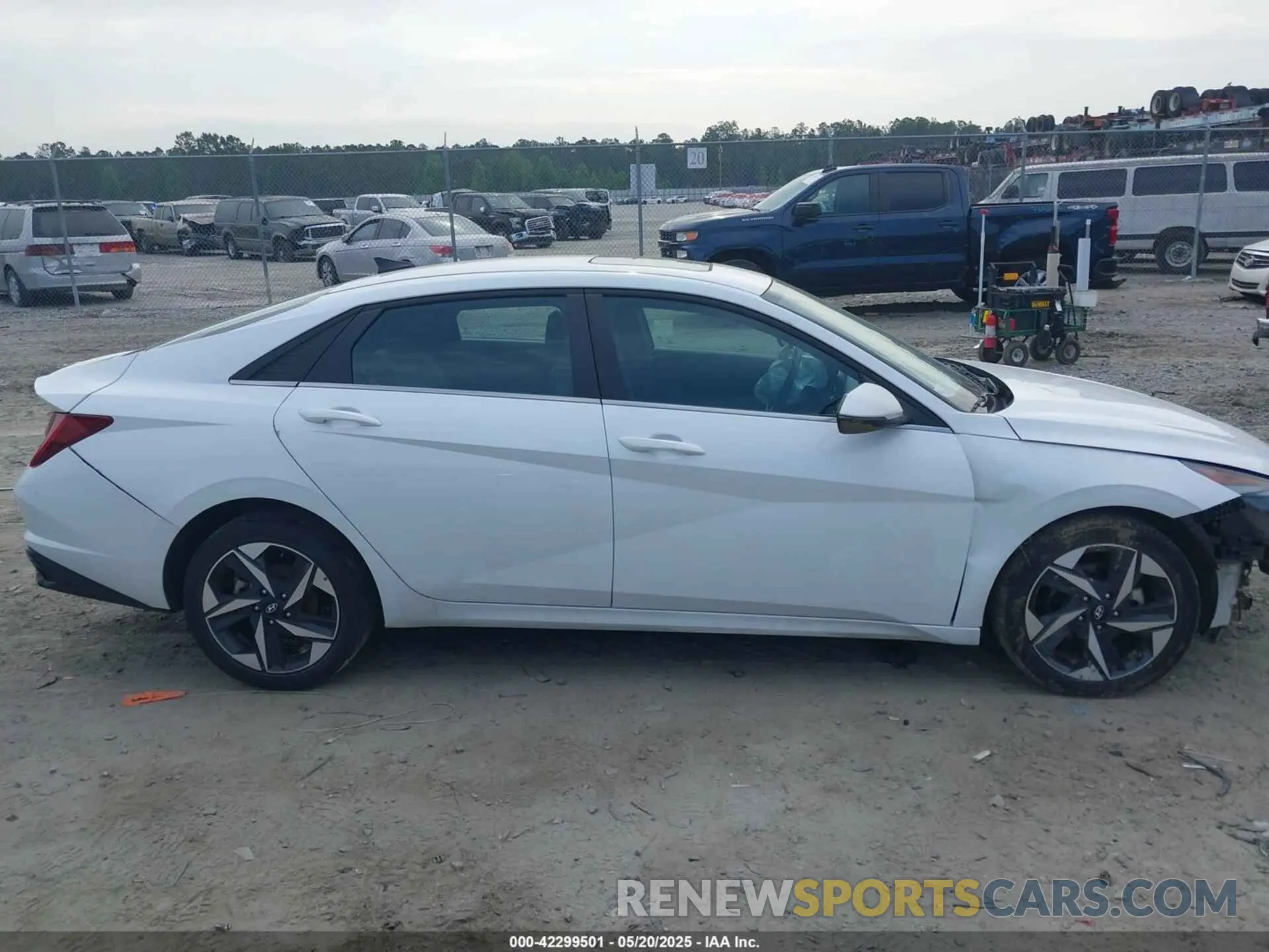 13 Photograph of a damaged car 5NPLN4AG7NH068727 HYUNDAI ELANTRA 2022