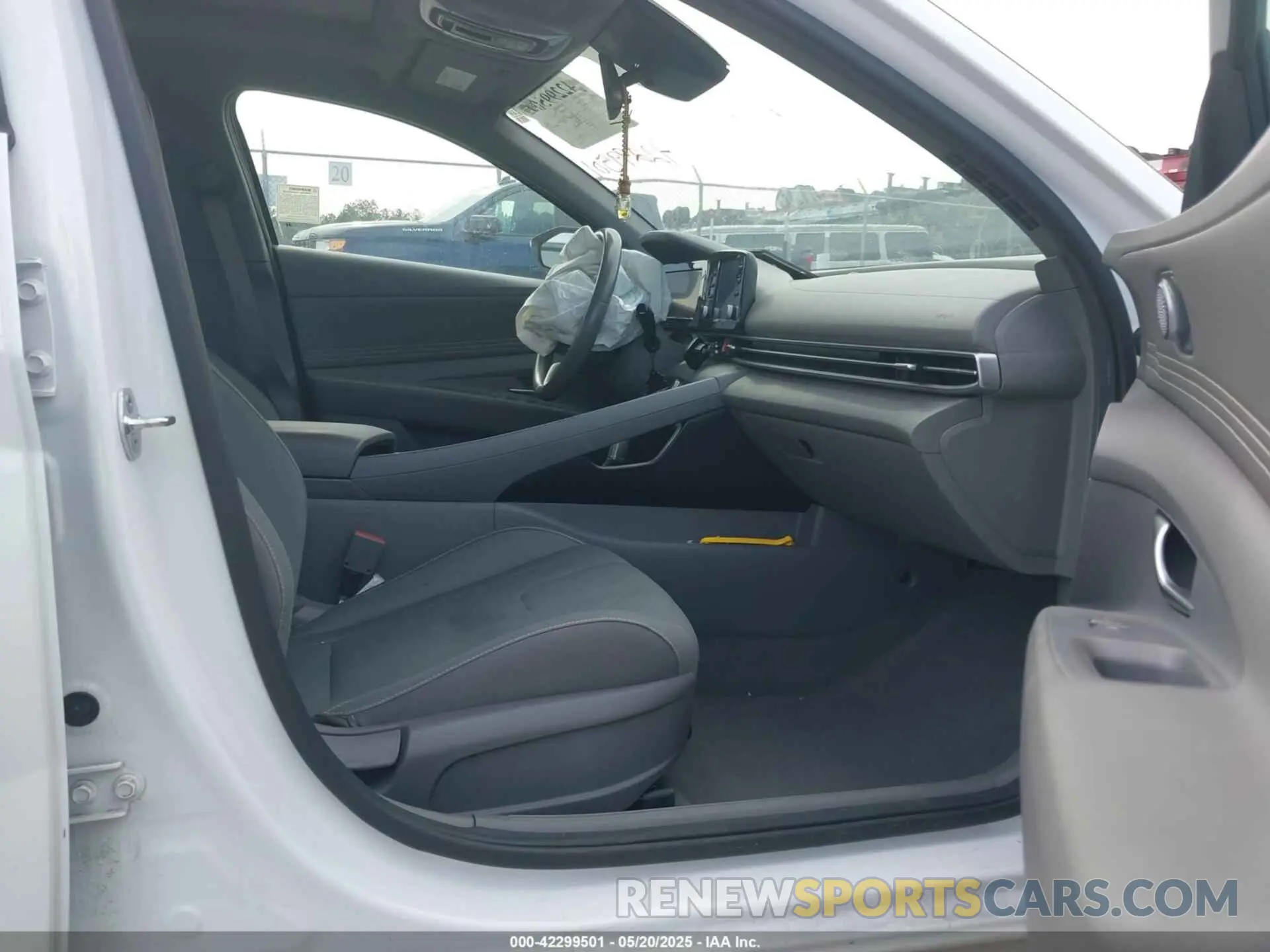 5 Photograph of a damaged car 5NPLN4AG7NH068727 HYUNDAI ELANTRA 2022