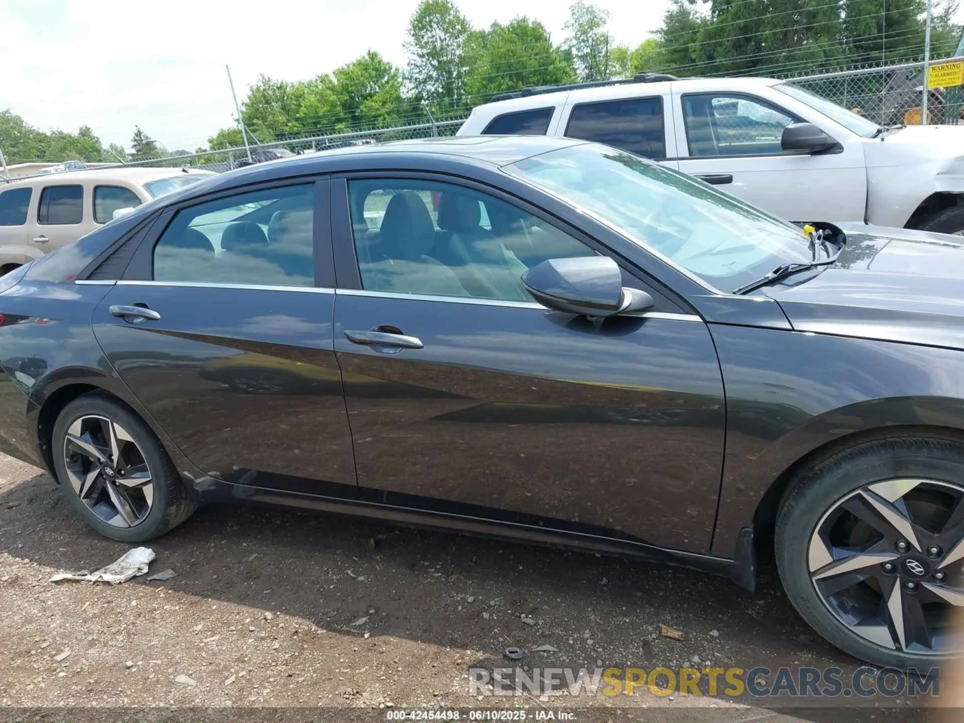 13 Photograph of a damaged car 5NPLN4AG7NH074978 HYUNDAI ELANTRA 2022