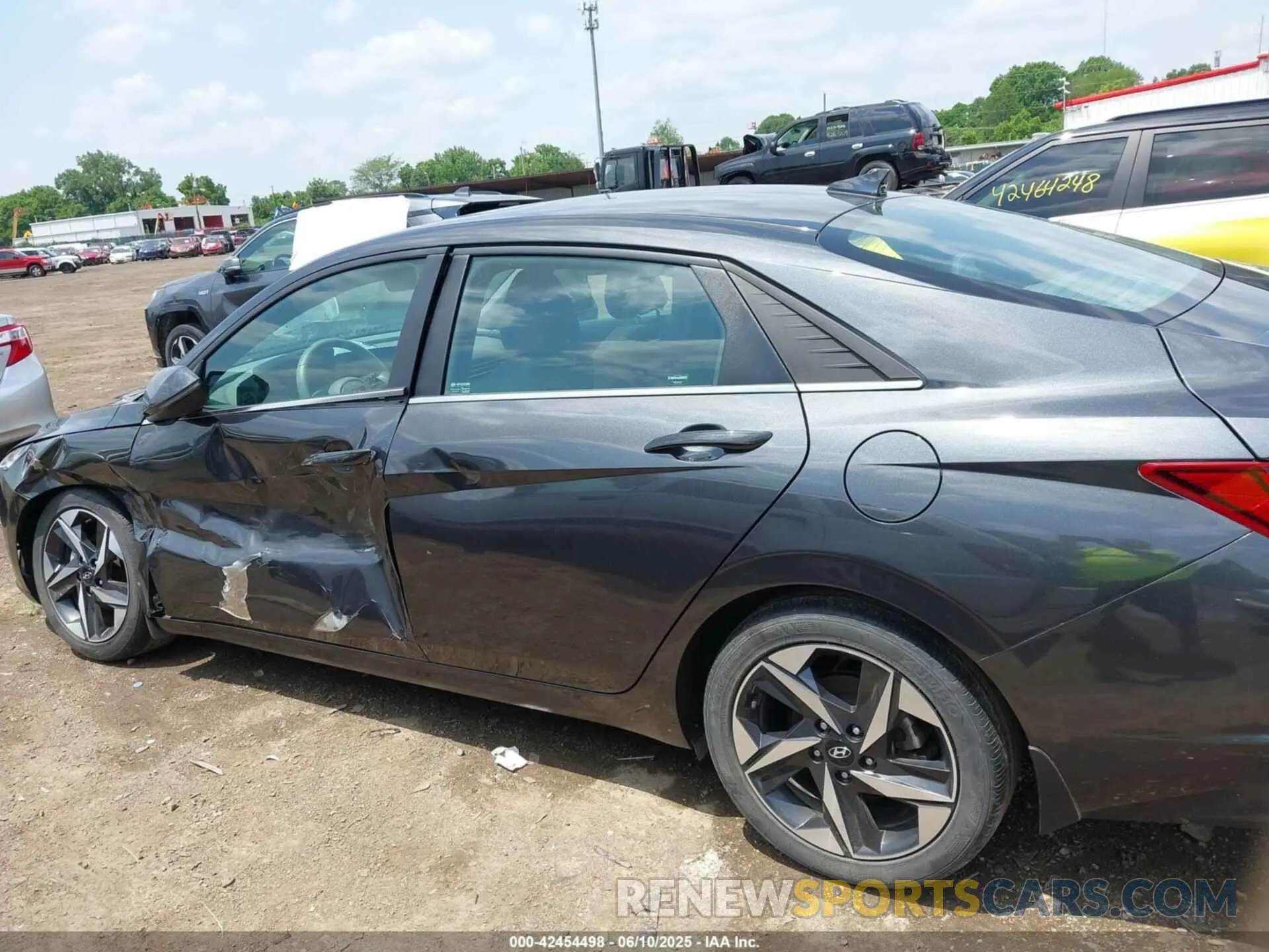 14 Photograph of a damaged car 5NPLN4AG7NH074978 HYUNDAI ELANTRA 2022