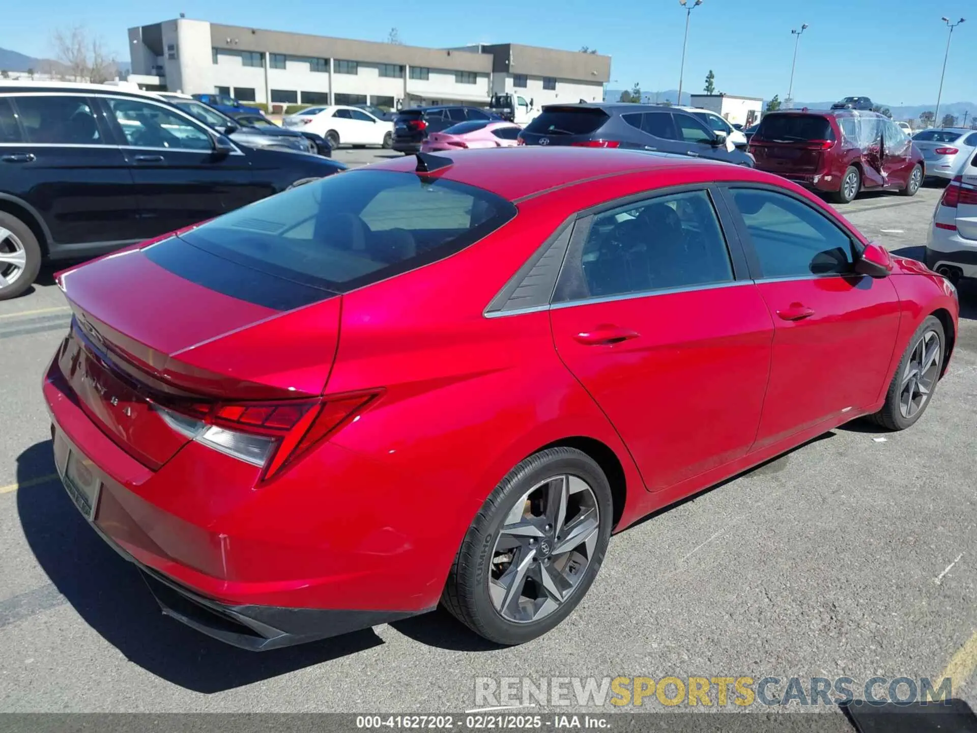 4 Photograph of a damaged car 5NPLN4AG9NH082970 HYUNDAI ELANTRA 2022