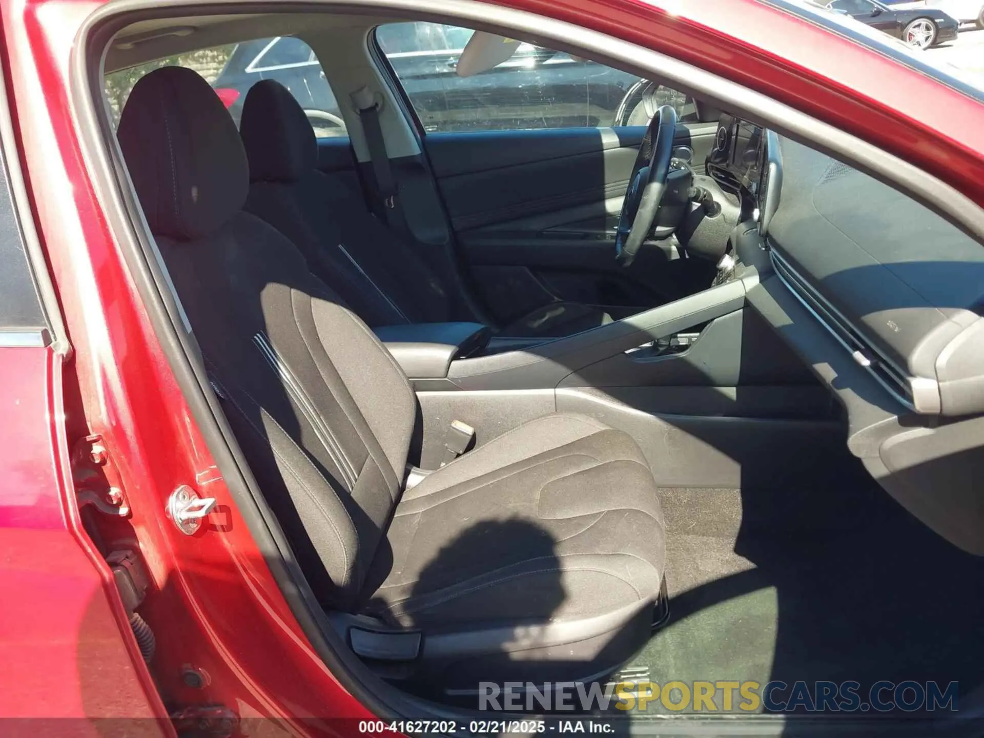 5 Photograph of a damaged car 5NPLN4AG9NH082970 HYUNDAI ELANTRA 2022