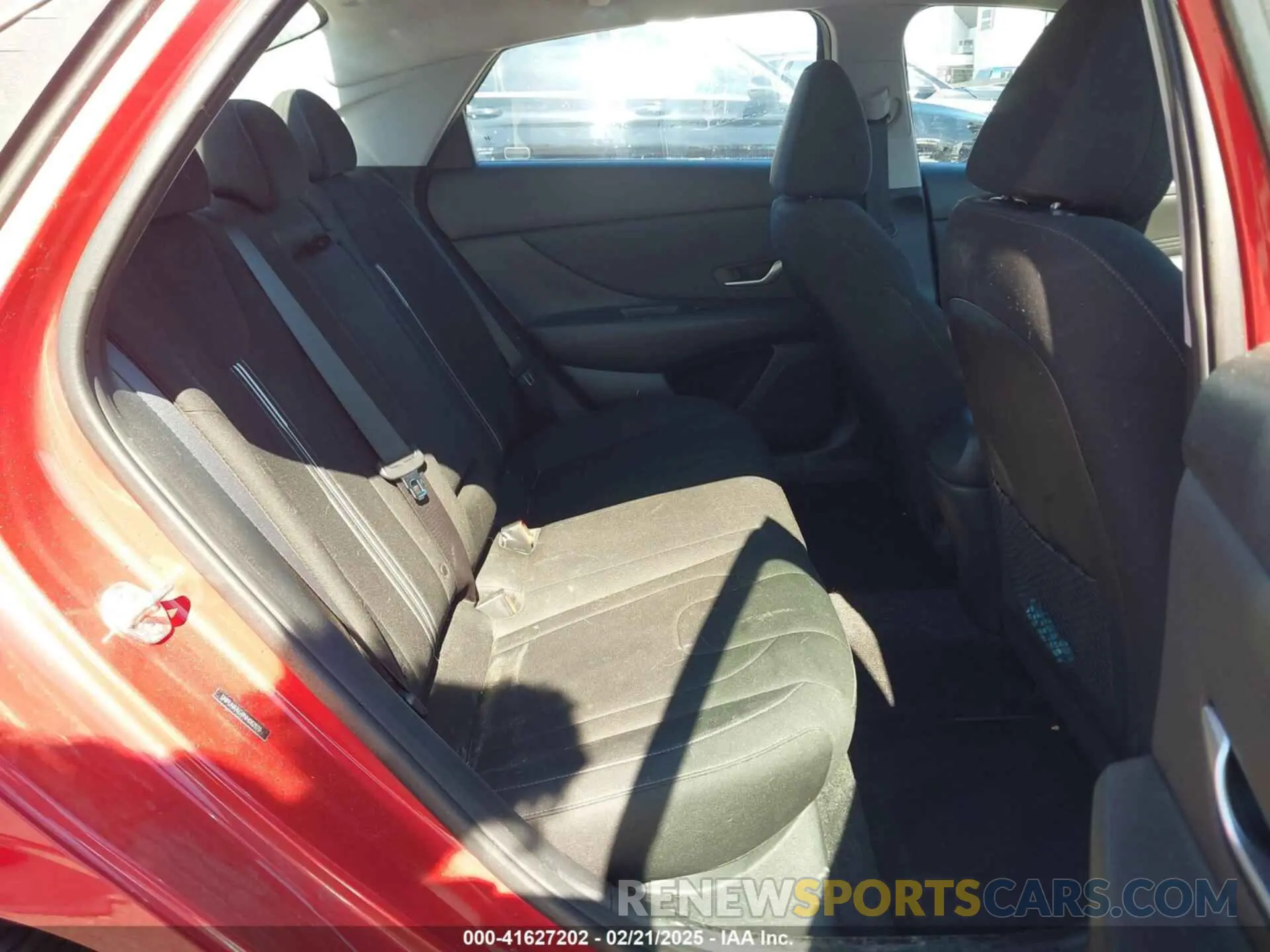 8 Photograph of a damaged car 5NPLN4AG9NH082970 HYUNDAI ELANTRA 2022