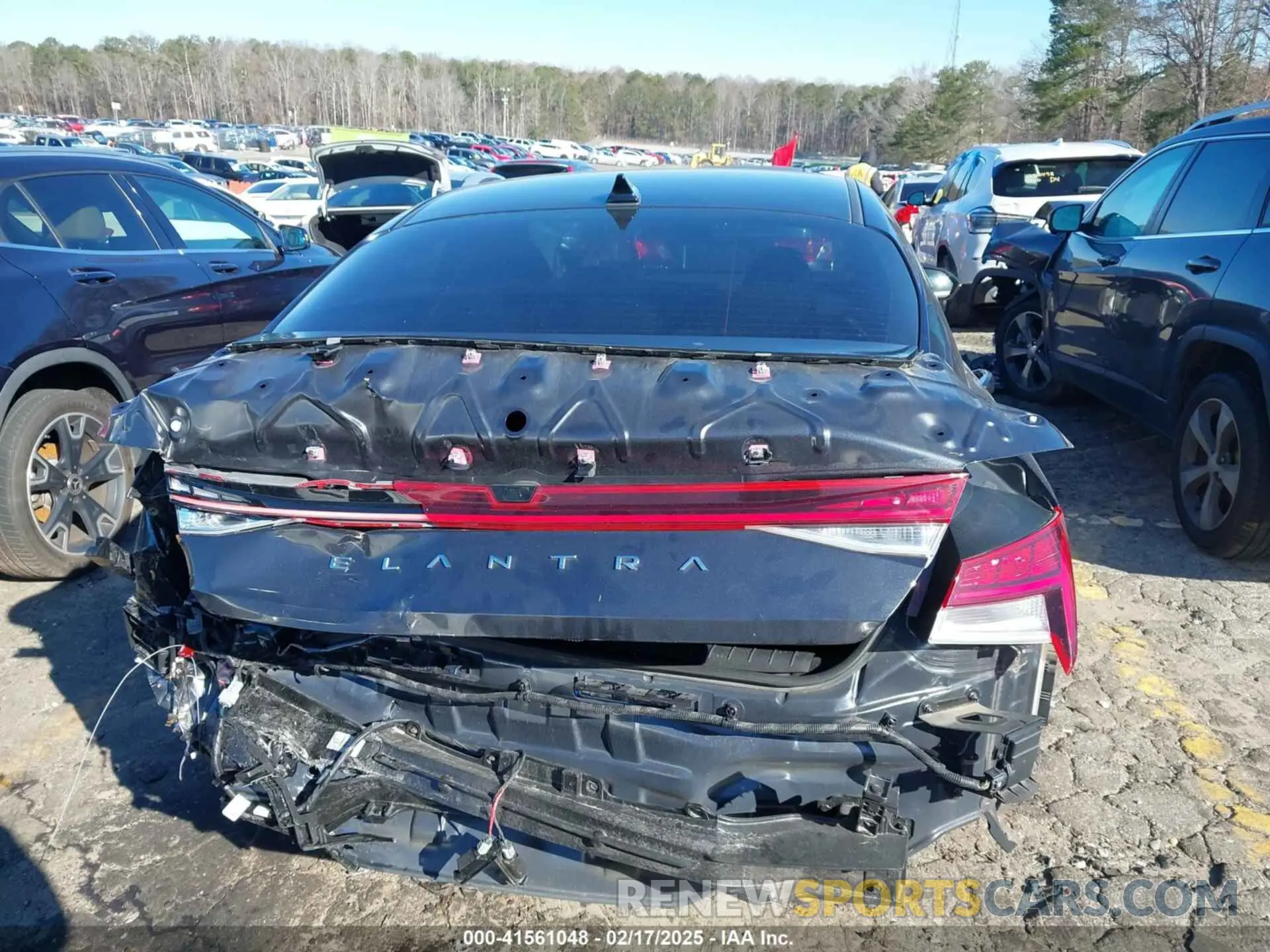 17 Photograph of a damaged car 5NPLN4AGXNH081262 HYUNDAI ELANTRA 2022