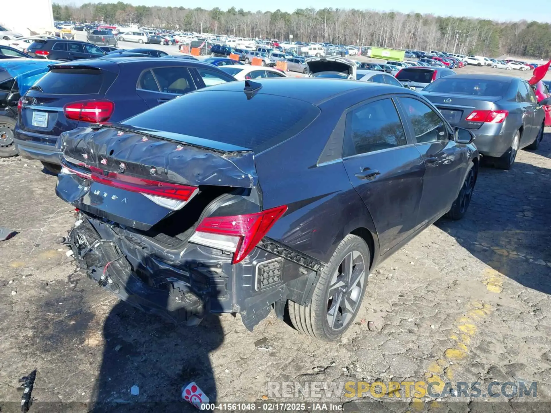 4 Photograph of a damaged car 5NPLN4AGXNH081262 HYUNDAI ELANTRA 2022