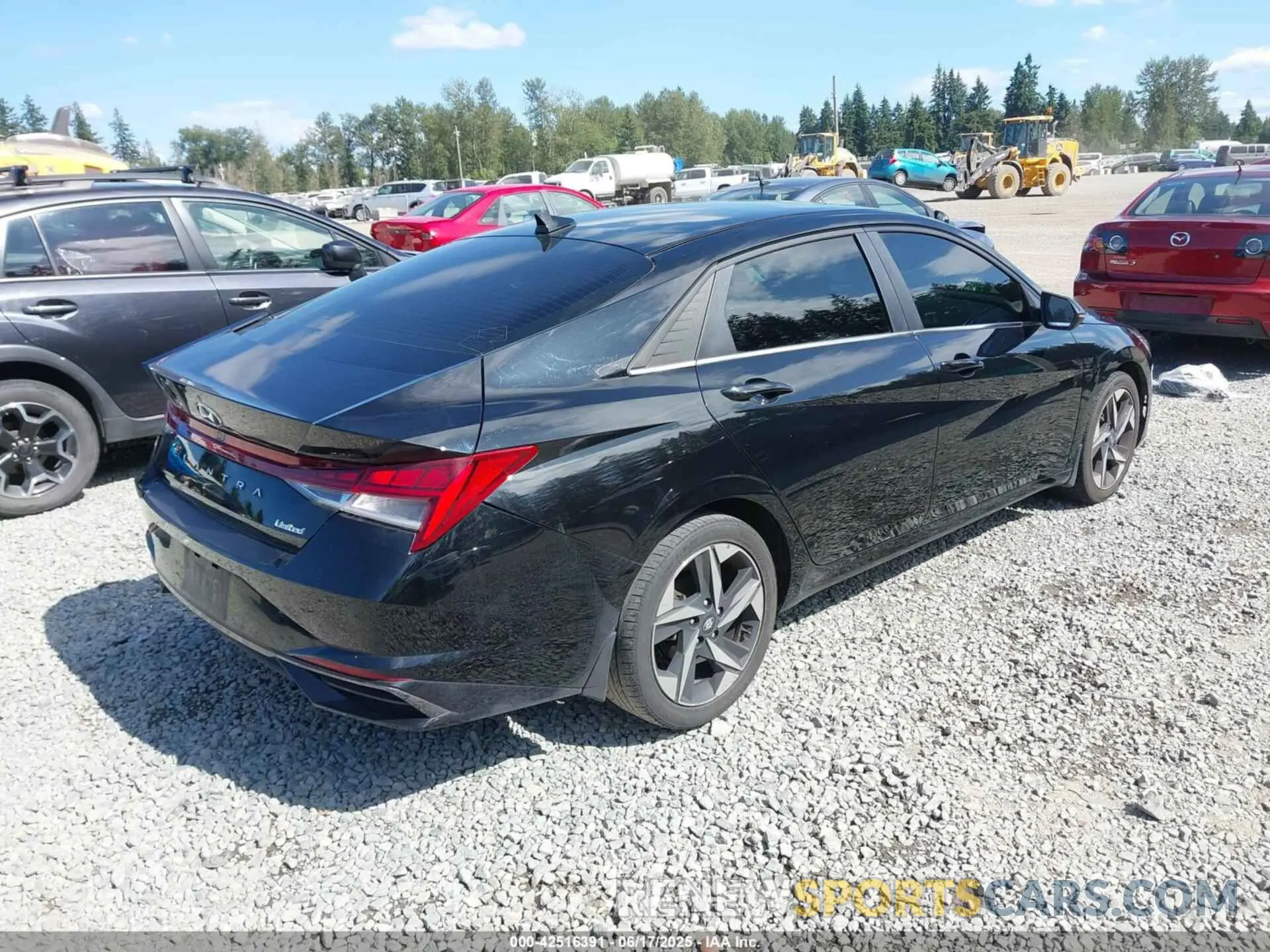 4 Photograph of a damaged car 5NPLP4AG1NH066160 HYUNDAI ELANTRA 2022