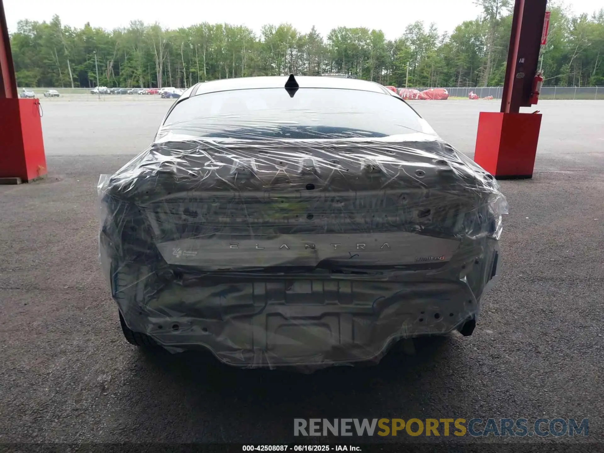 17 Photograph of a damaged car 5NPLP4AG8NH069931 HYUNDAI ELANTRA 2022