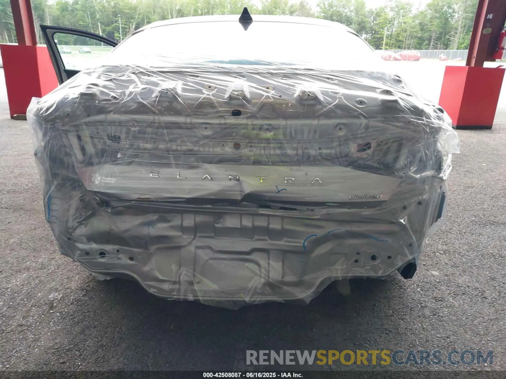 6 Photograph of a damaged car 5NPLP4AG8NH069931 HYUNDAI ELANTRA 2022