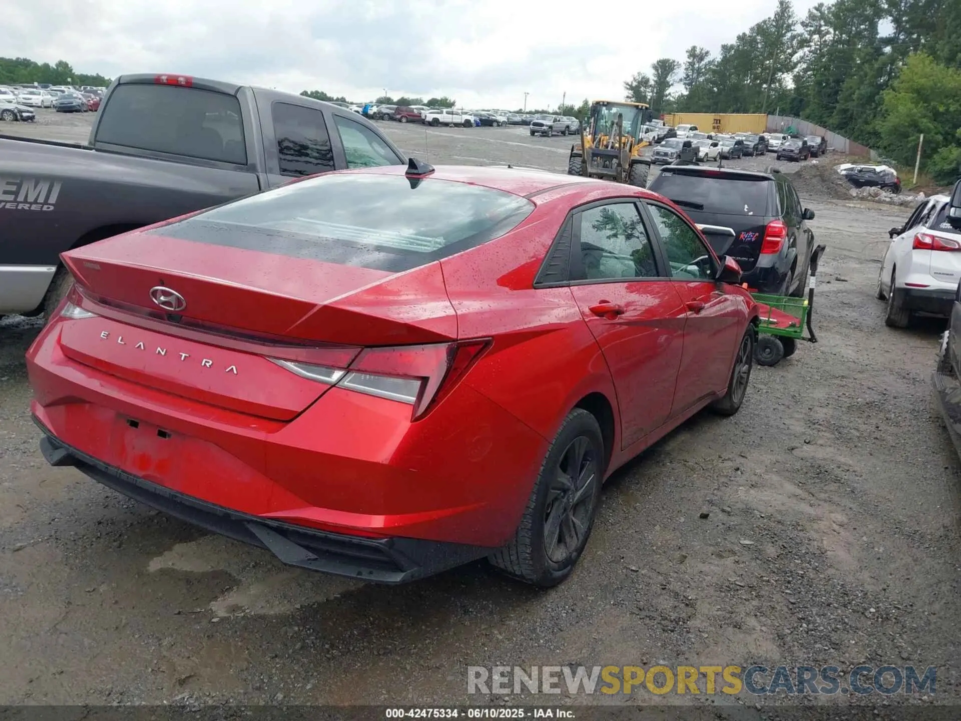 4 Photograph of a damaged car 5NPLS4AG0NH062485 HYUNDAI ELANTRA 2022