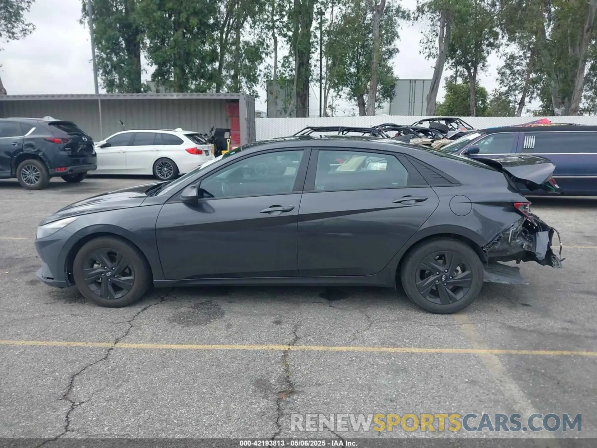 14 Photograph of a damaged car 5NPLS4AG0NH064477 HYUNDAI ELANTRA 2022