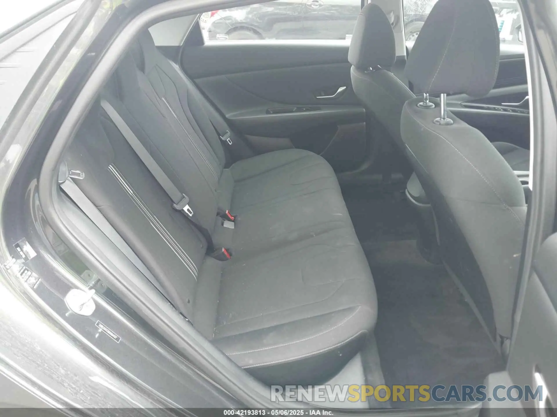 8 Photograph of a damaged car 5NPLS4AG0NH064477 HYUNDAI ELANTRA 2022