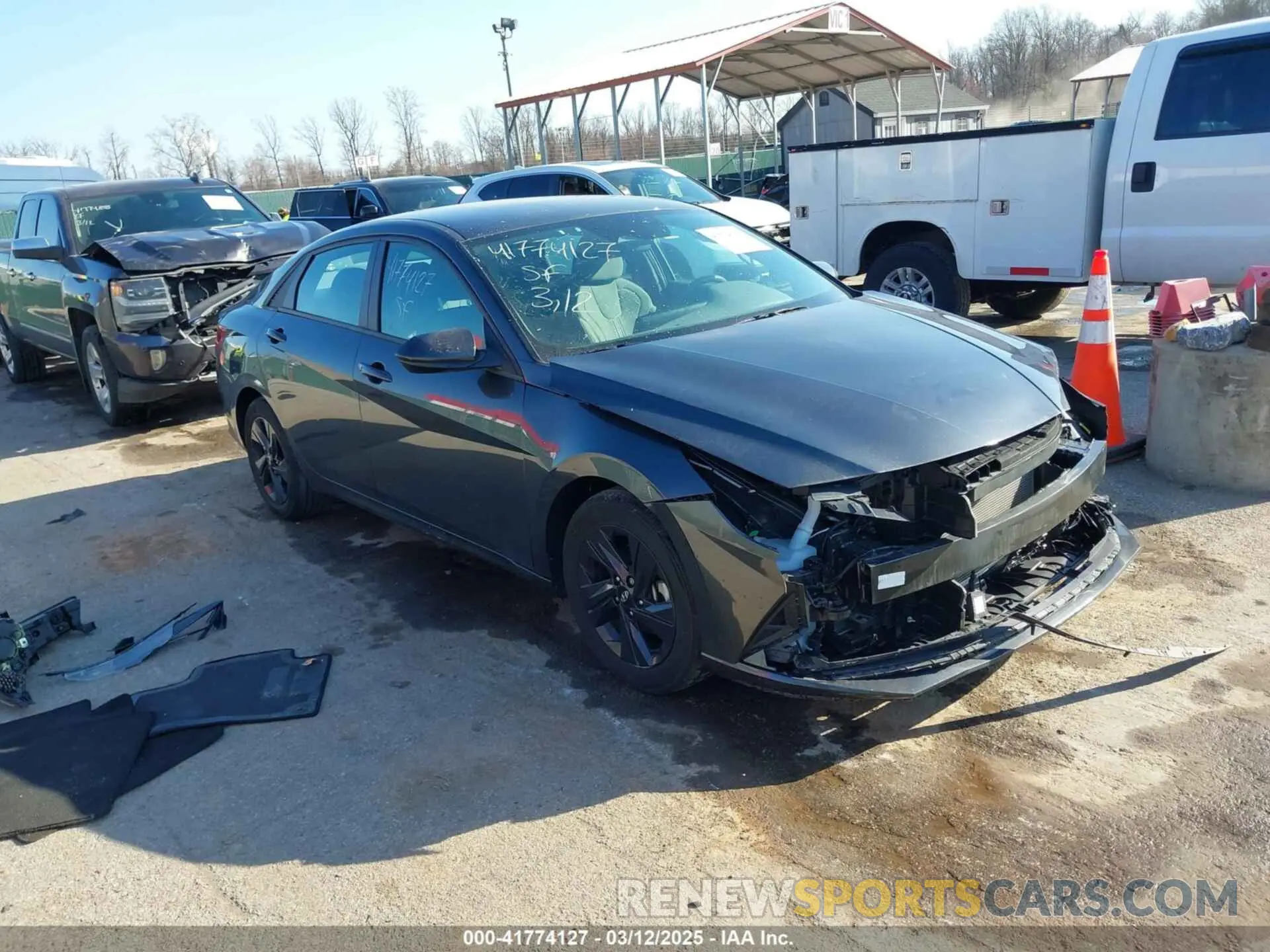 1 Photograph of a damaged car 5NPLS4AG0NH075141 HYUNDAI ELANTRA 2022
