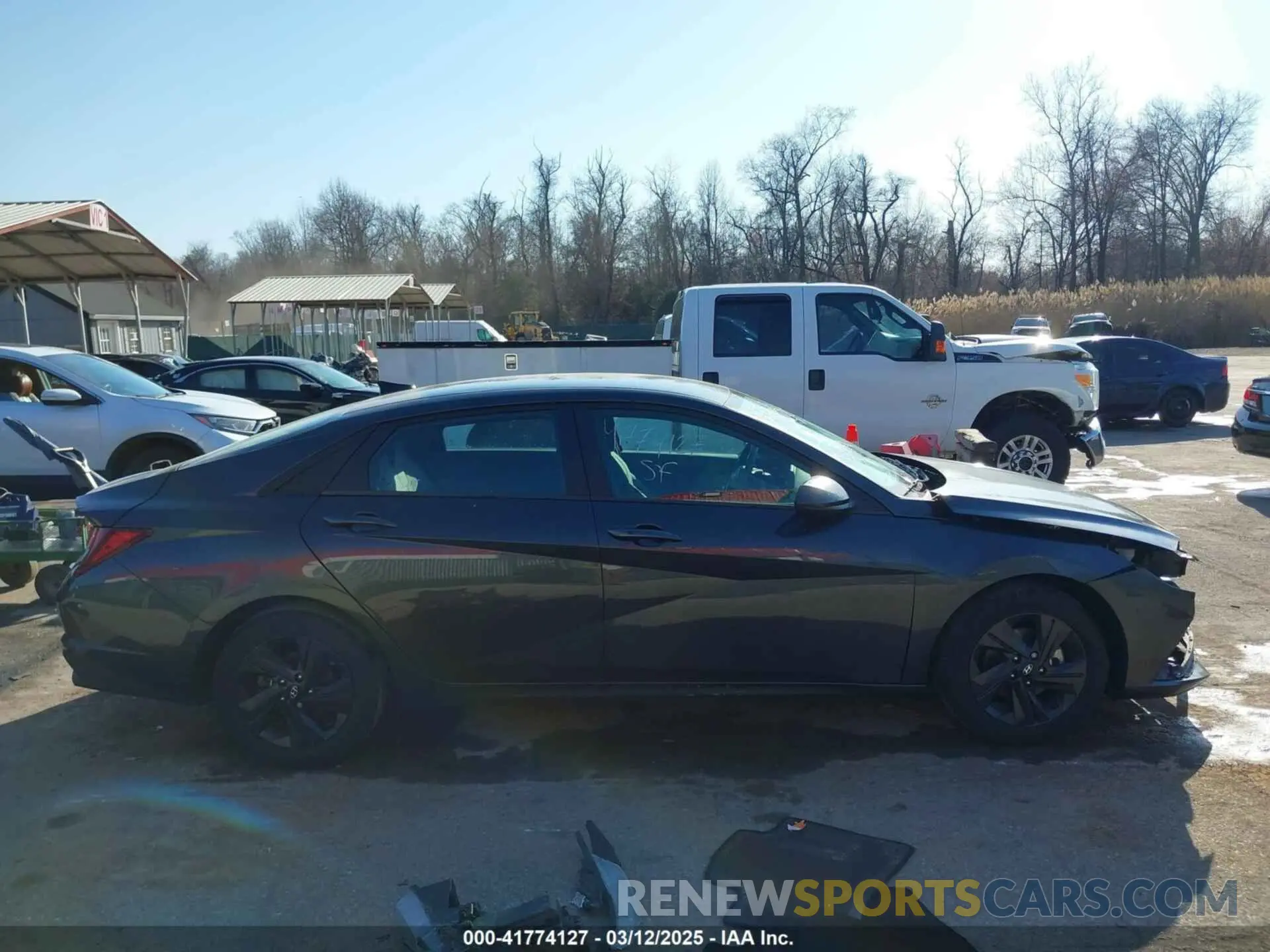 14 Photograph of a damaged car 5NPLS4AG0NH075141 HYUNDAI ELANTRA 2022
