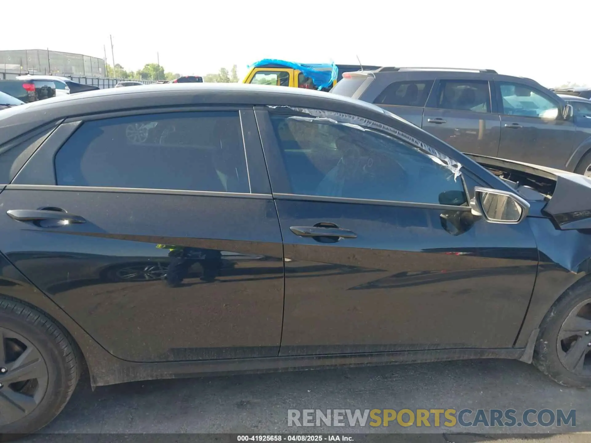 13 Photograph of a damaged car 5NPLS4AG0NH084969 HYUNDAI ELANTRA 2022