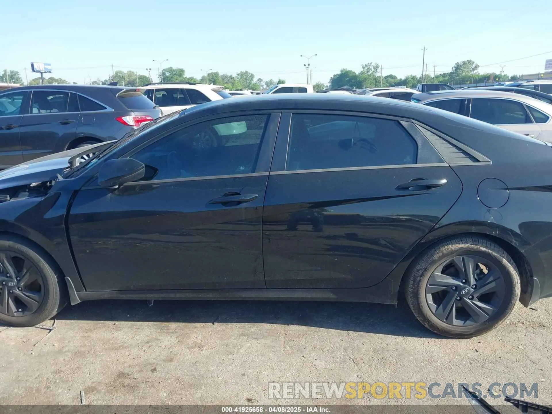 14 Photograph of a damaged car 5NPLS4AG0NH084969 HYUNDAI ELANTRA 2022