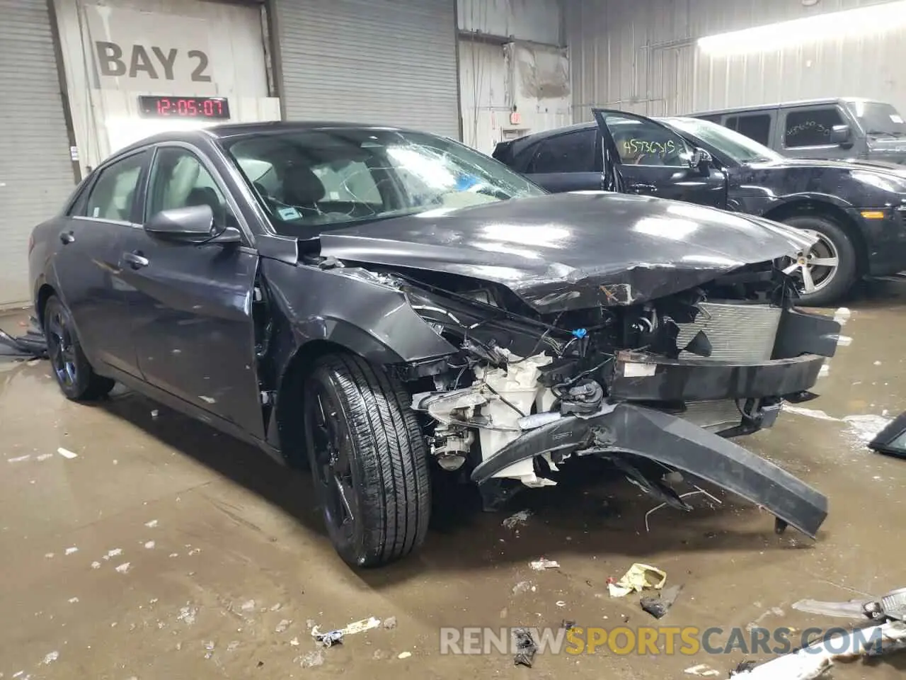 4 Photograph of a damaged car 5NPLS4AG1NH055223 HYUNDAI ELANTRA 2022