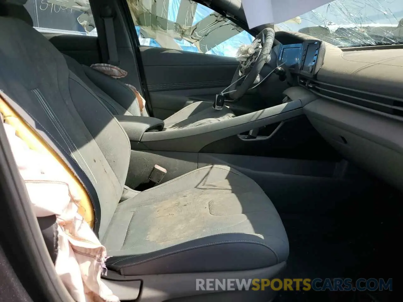 7 Photograph of a damaged car 5NPLS4AG1NH055223 HYUNDAI ELANTRA 2022