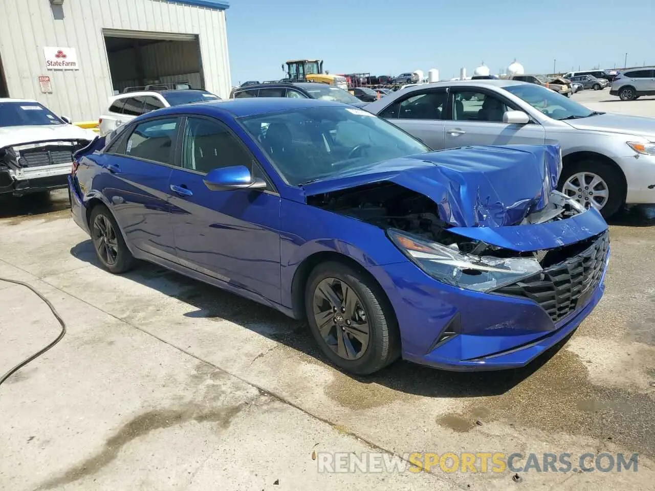4 Photograph of a damaged car 5NPLS4AG1NH056761 HYUNDAI ELANTRA 2022