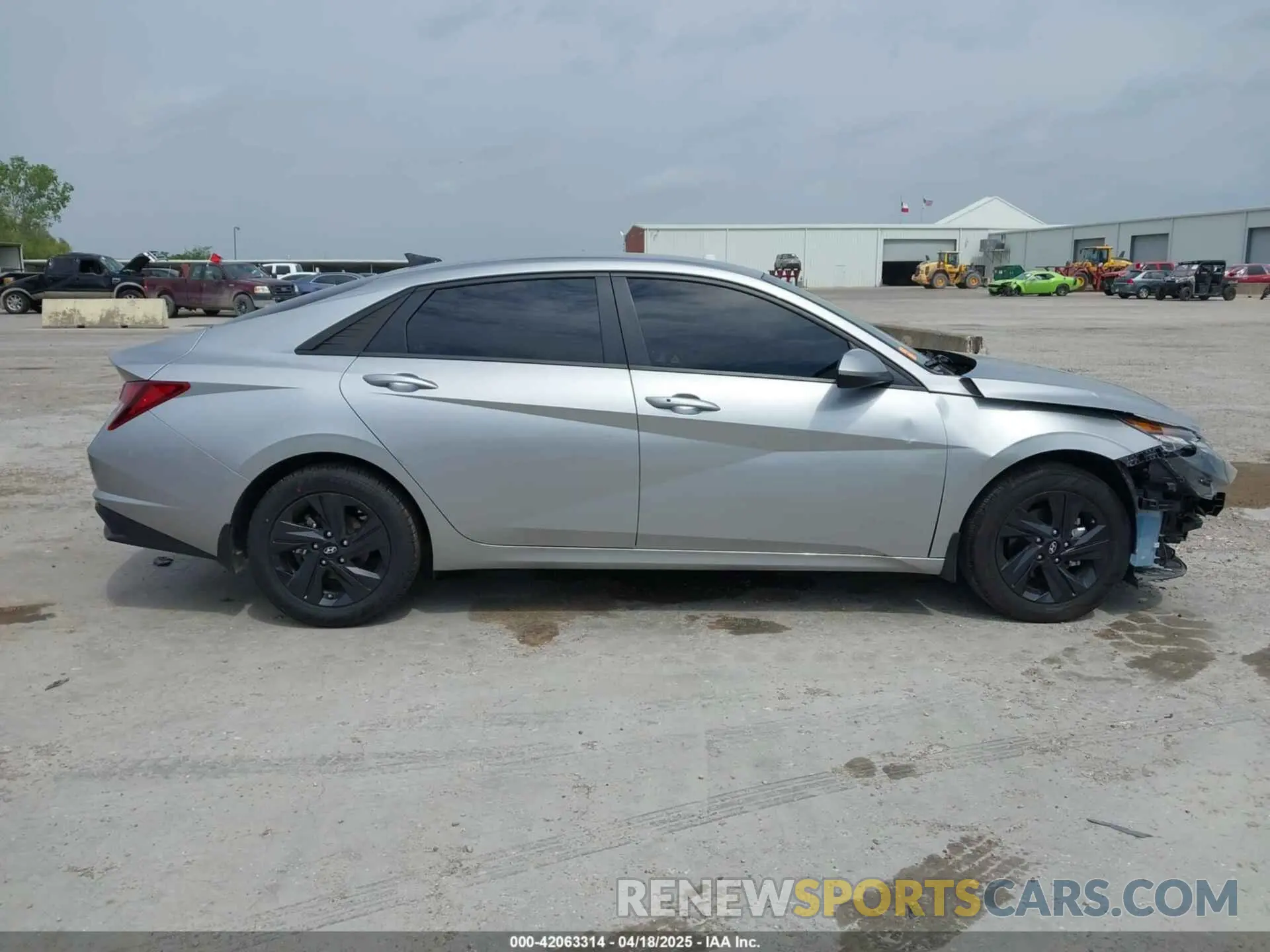 13 Photograph of a damaged car 5NPLS4AG1NH061149 HYUNDAI ELANTRA 2022
