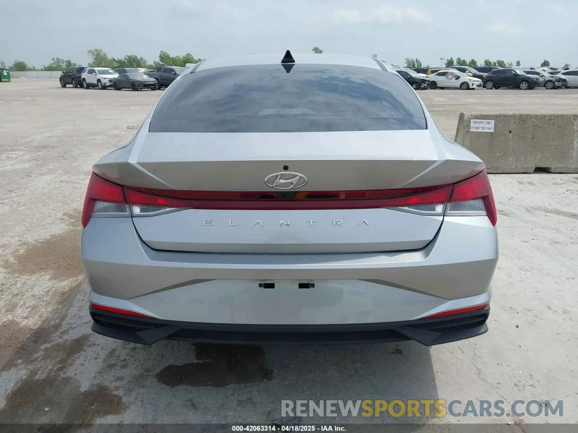 16 Photograph of a damaged car 5NPLS4AG1NH061149 HYUNDAI ELANTRA 2022