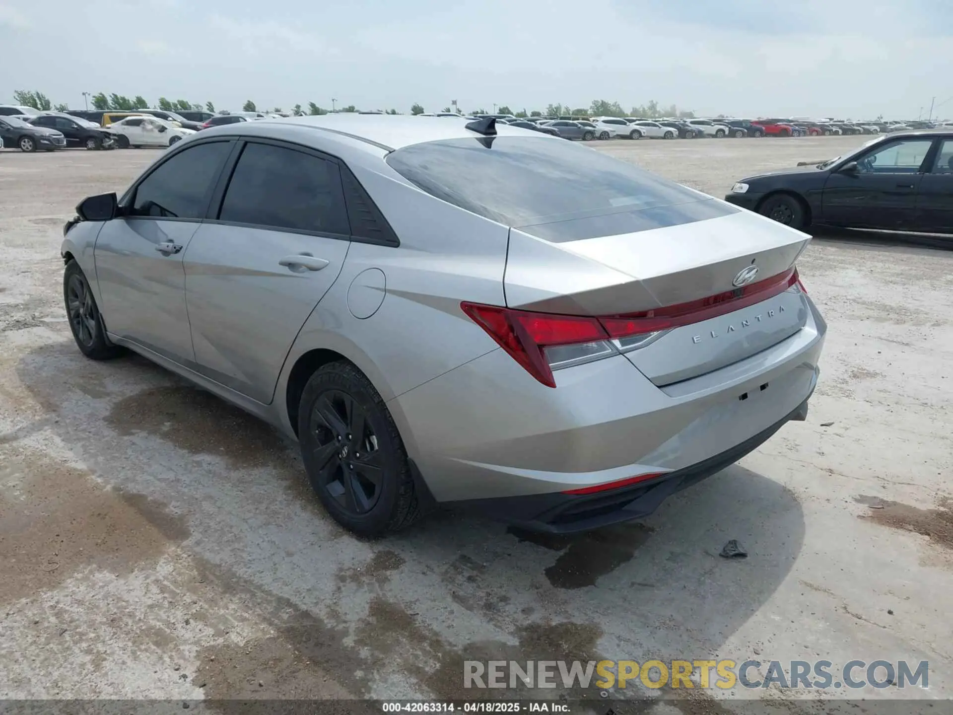 3 Photograph of a damaged car 5NPLS4AG1NH061149 HYUNDAI ELANTRA 2022