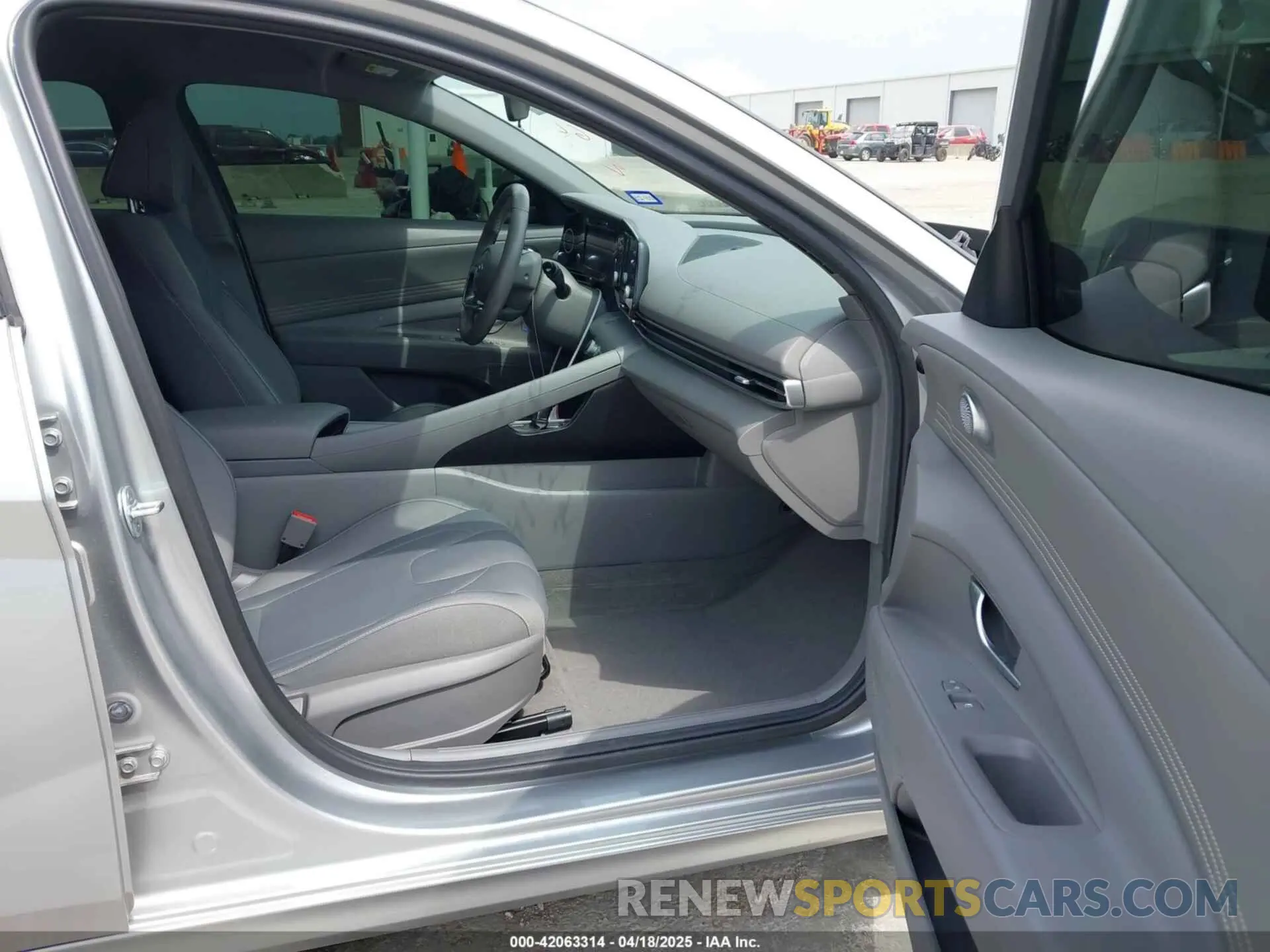 5 Photograph of a damaged car 5NPLS4AG1NH061149 HYUNDAI ELANTRA 2022