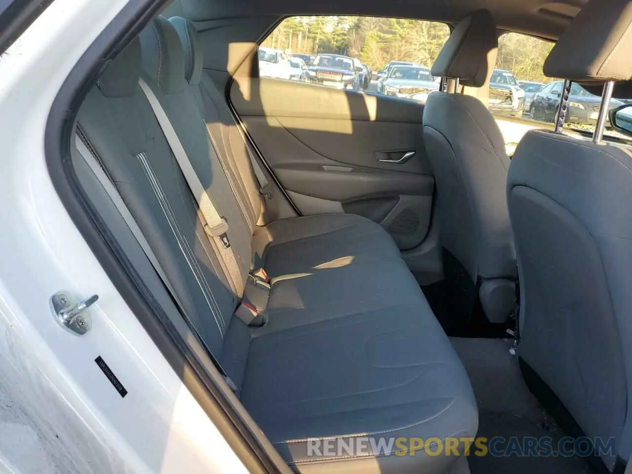 10 Photograph of a damaged car 5NPLS4AG2NH073598 HYUNDAI ELANTRA 2022