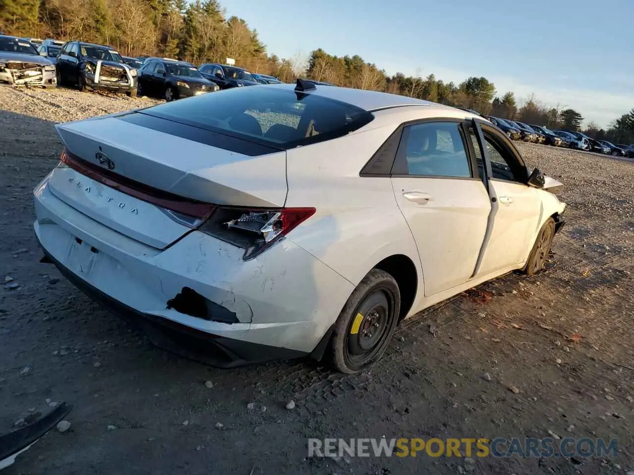 3 Photograph of a damaged car 5NPLS4AG2NH073598 HYUNDAI ELANTRA 2022