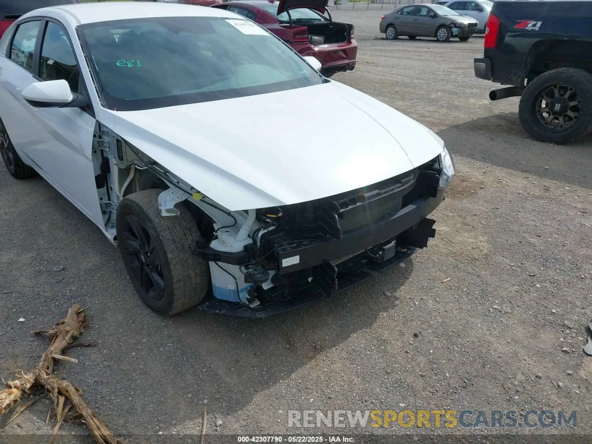 6 Photograph of a damaged car 5NPLS4AG4NH081332 HYUNDAI ELANTRA 2022