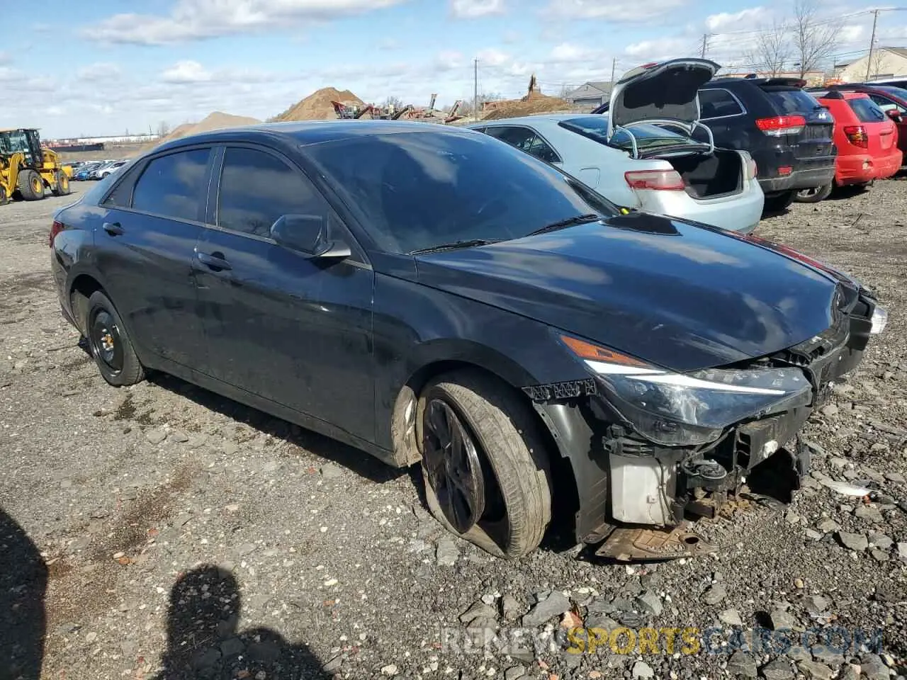 4 Photograph of a damaged car 5NPLS4AG4NH082870 HYUNDAI ELANTRA 2022