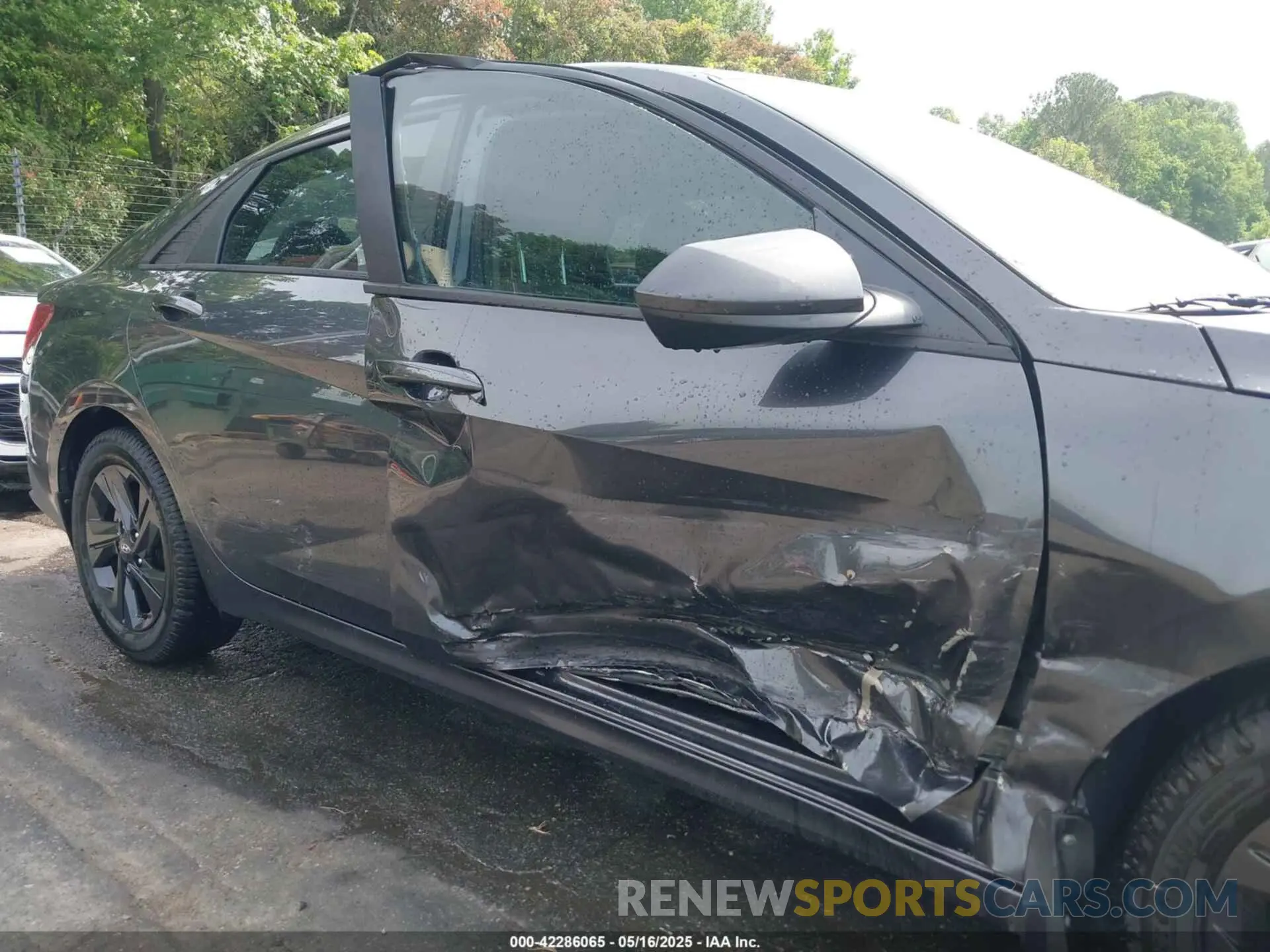 13 Photograph of a damaged car 5NPLS4AG5NH078732 HYUNDAI ELANTRA 2022